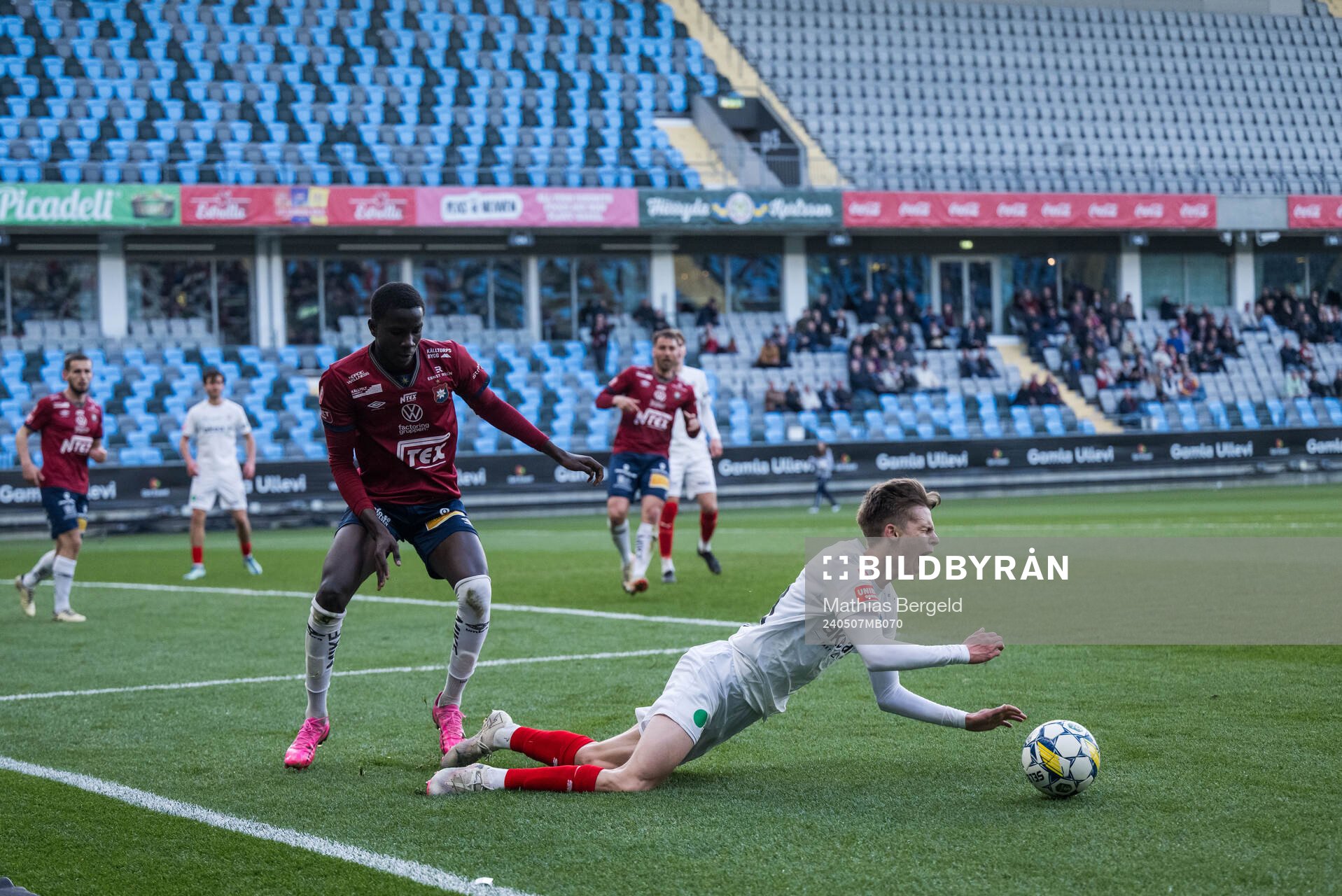Örgrytes Abdoulaye Faye och Helsingborgs Adrian Svanbäck