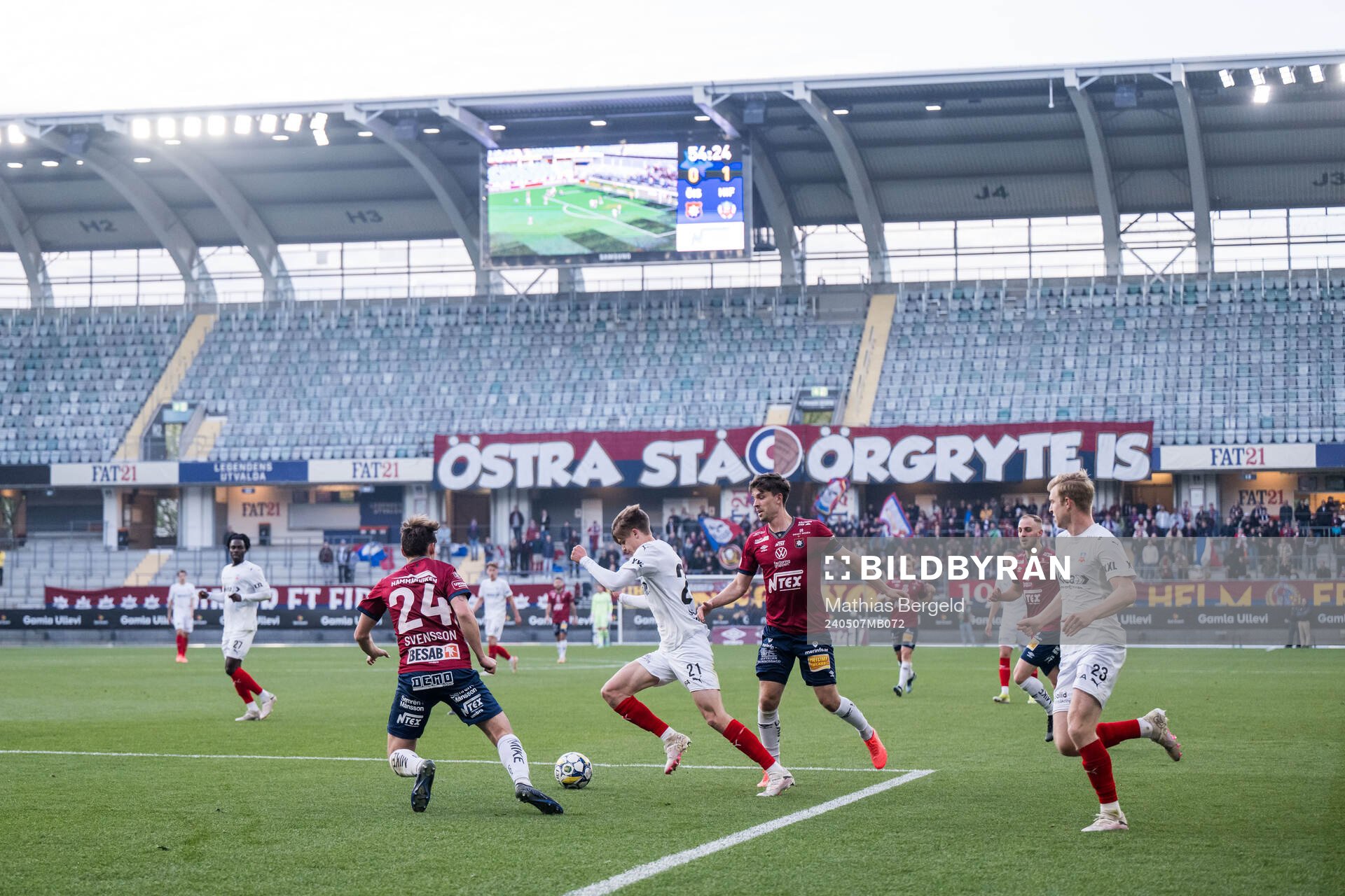 Helsingborgs Adrian Svanbäck och Örgrytes Daniel Paulson