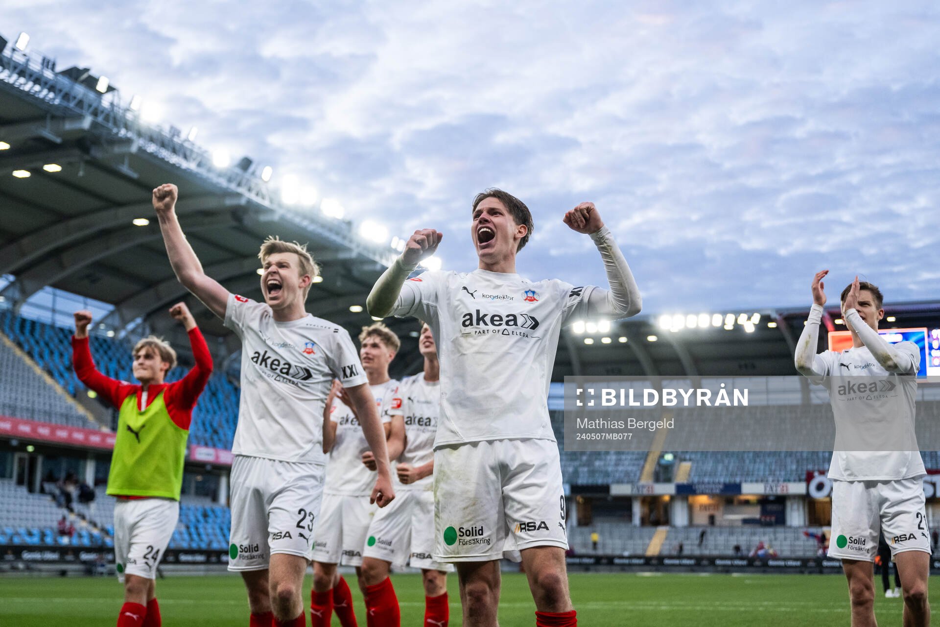 Helsingborgs William Westerlund och Taylor Silverholt jublar