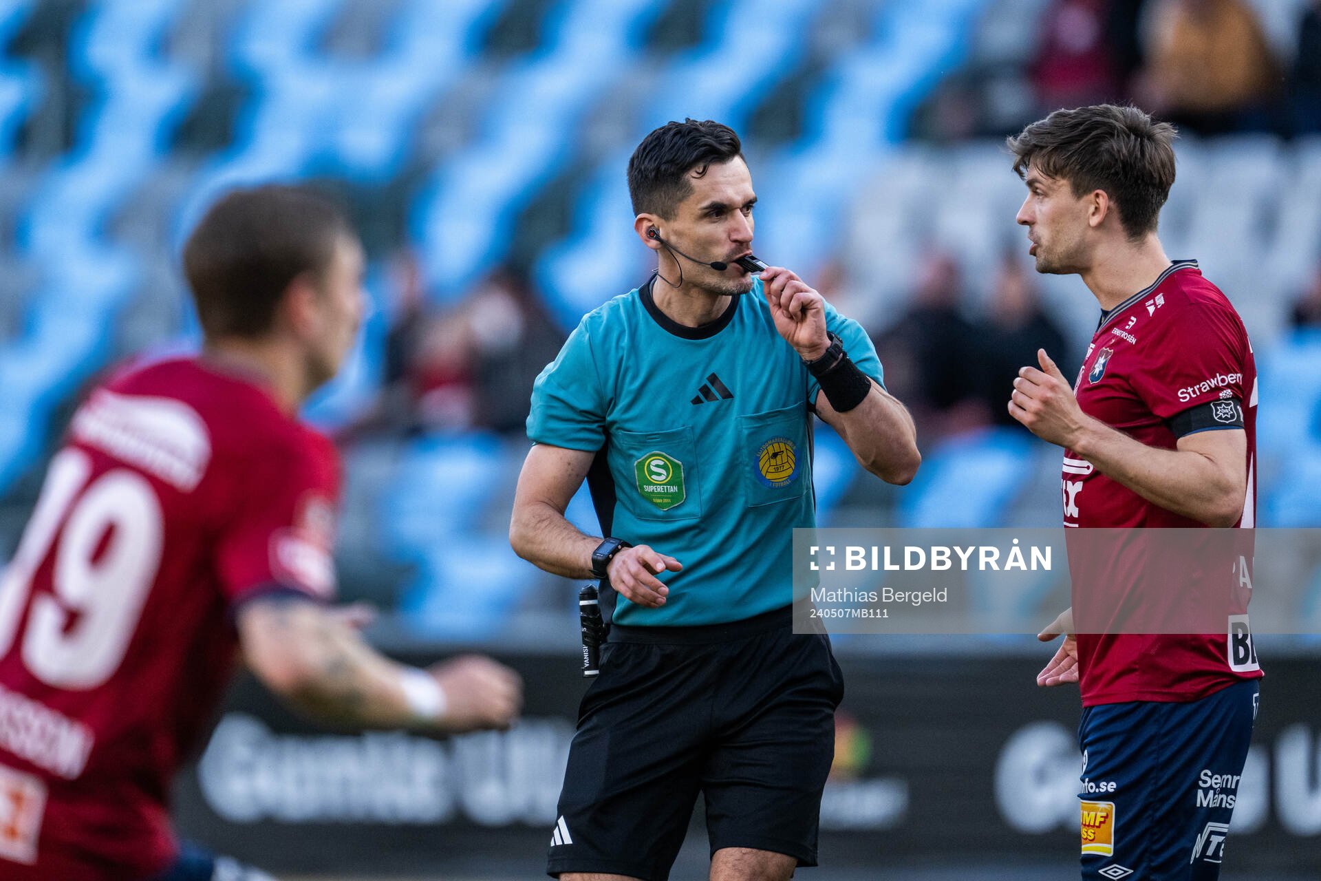 Domare Fikret Buqa och Örgrytes Daniel Paulson