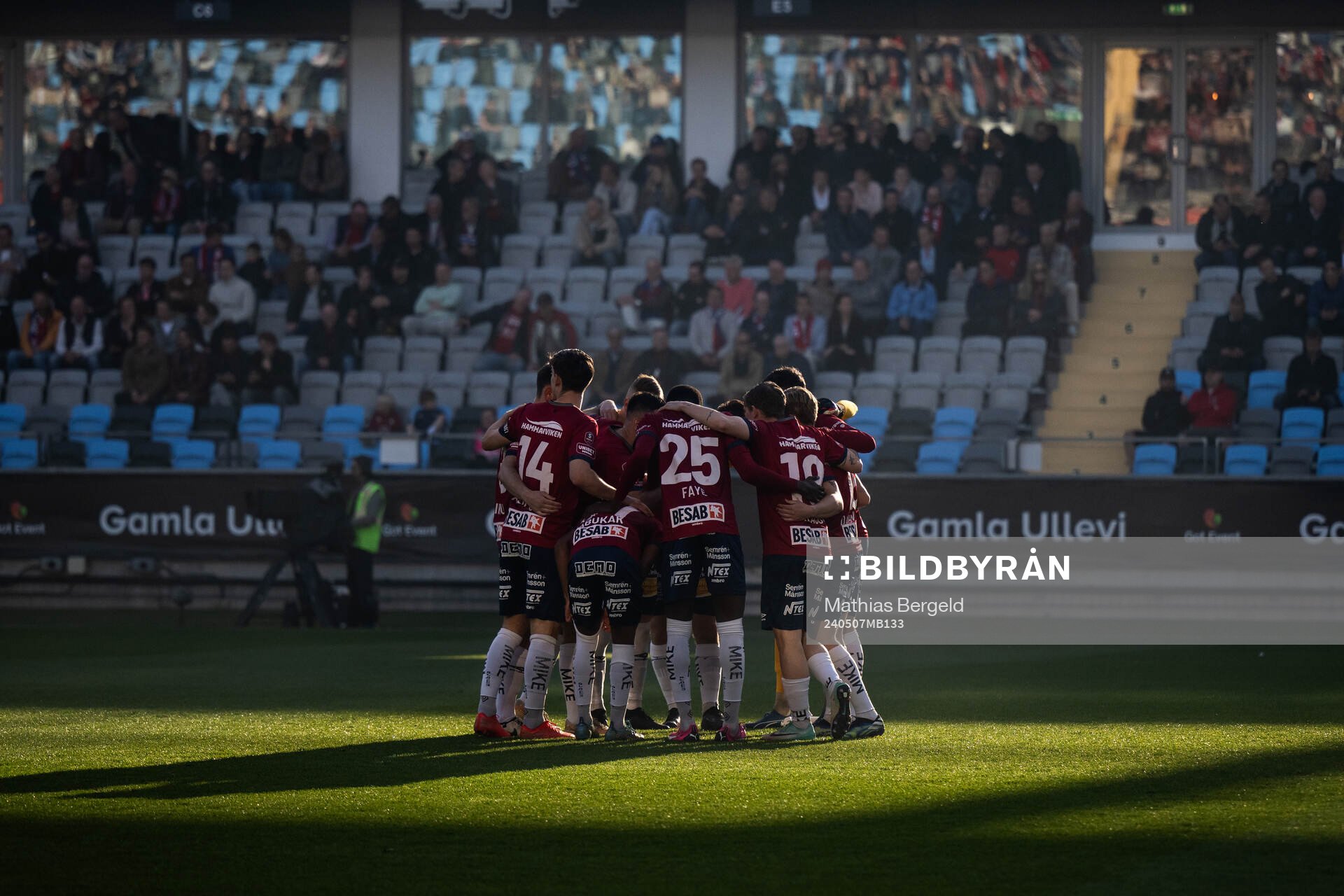 Örgrytes spelare samlas