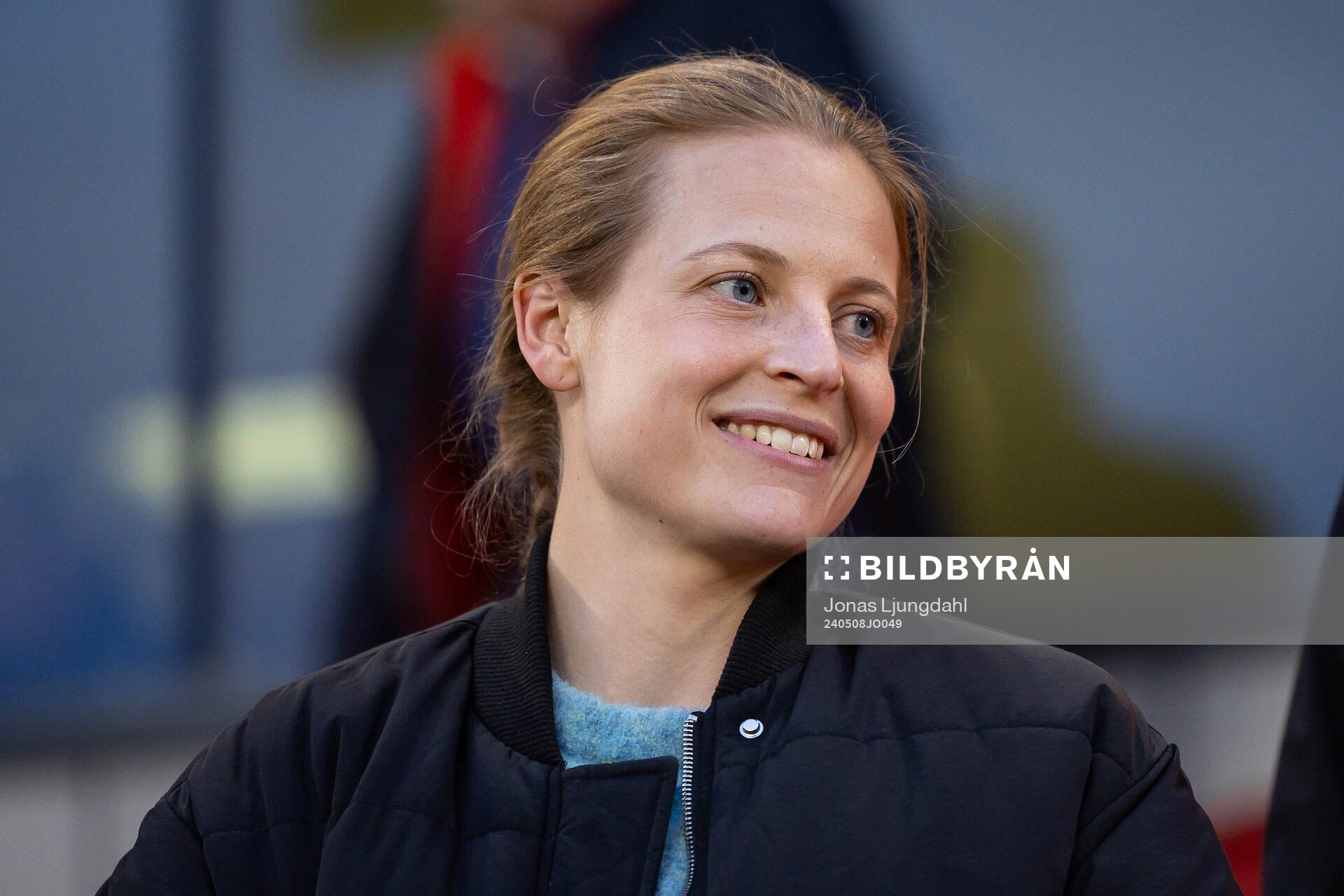 Häckens skadade spelare Anna Anvegård på läktaren