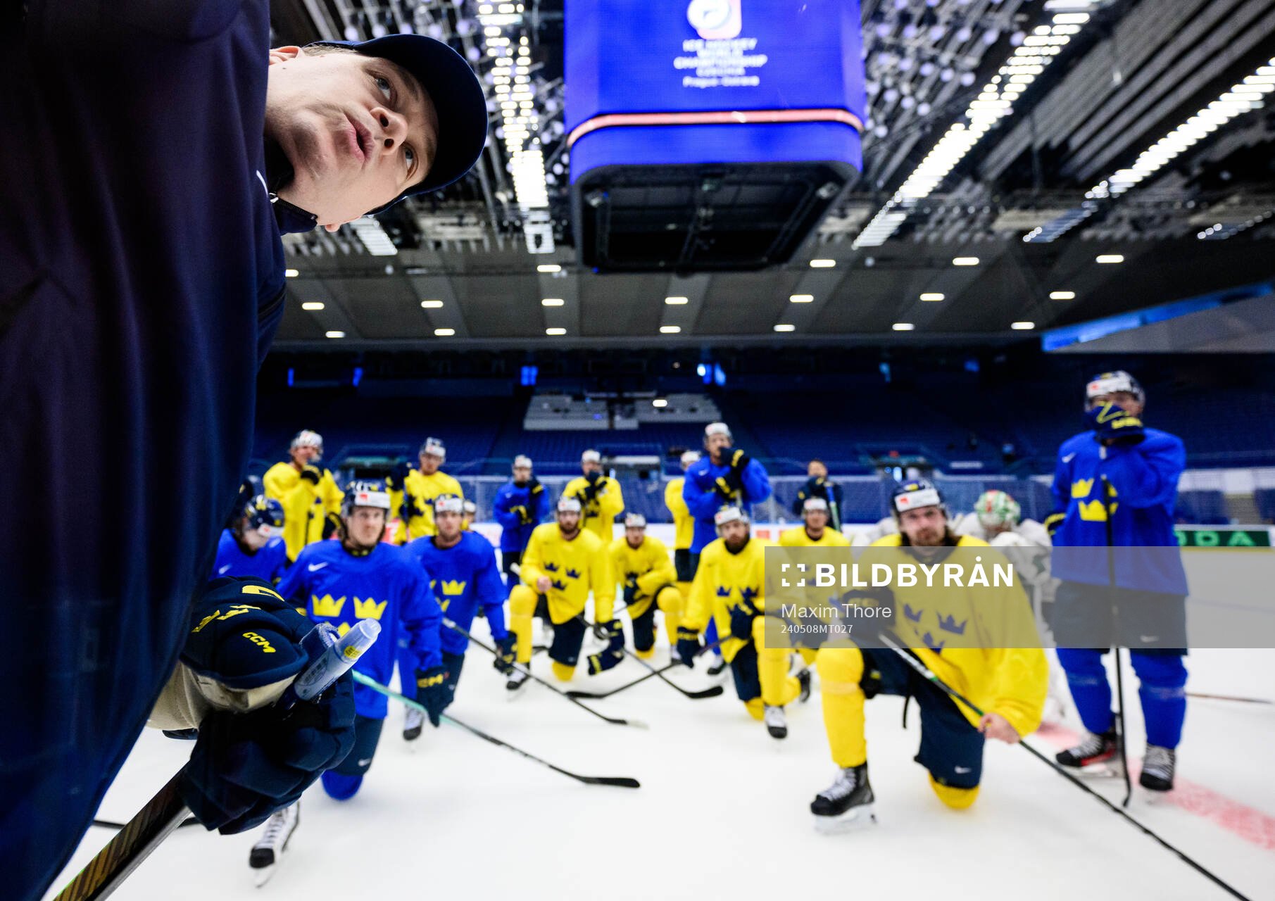 Head coach Sam Hallam of Sweden at a practice session
