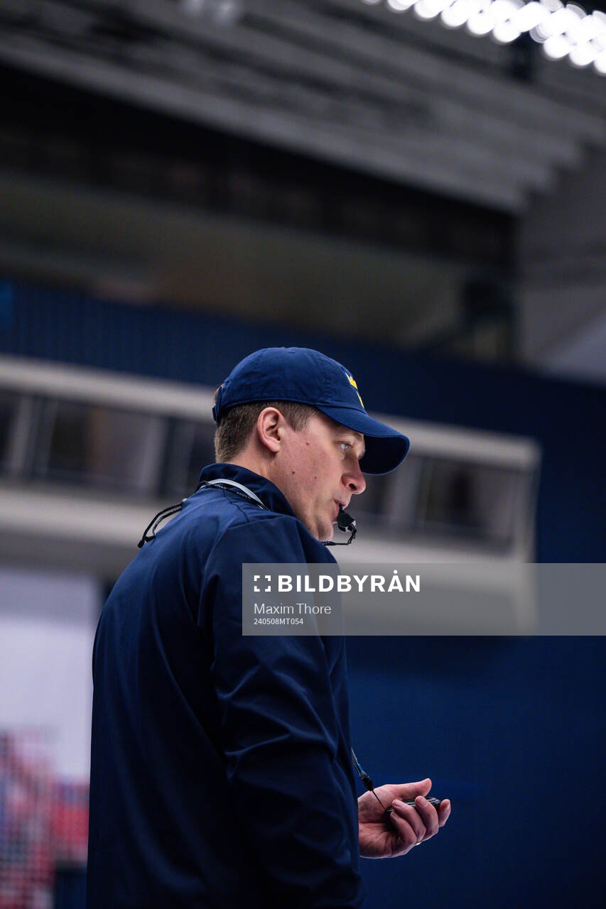 Head coach Sam Hallam of Sweden at a practice session