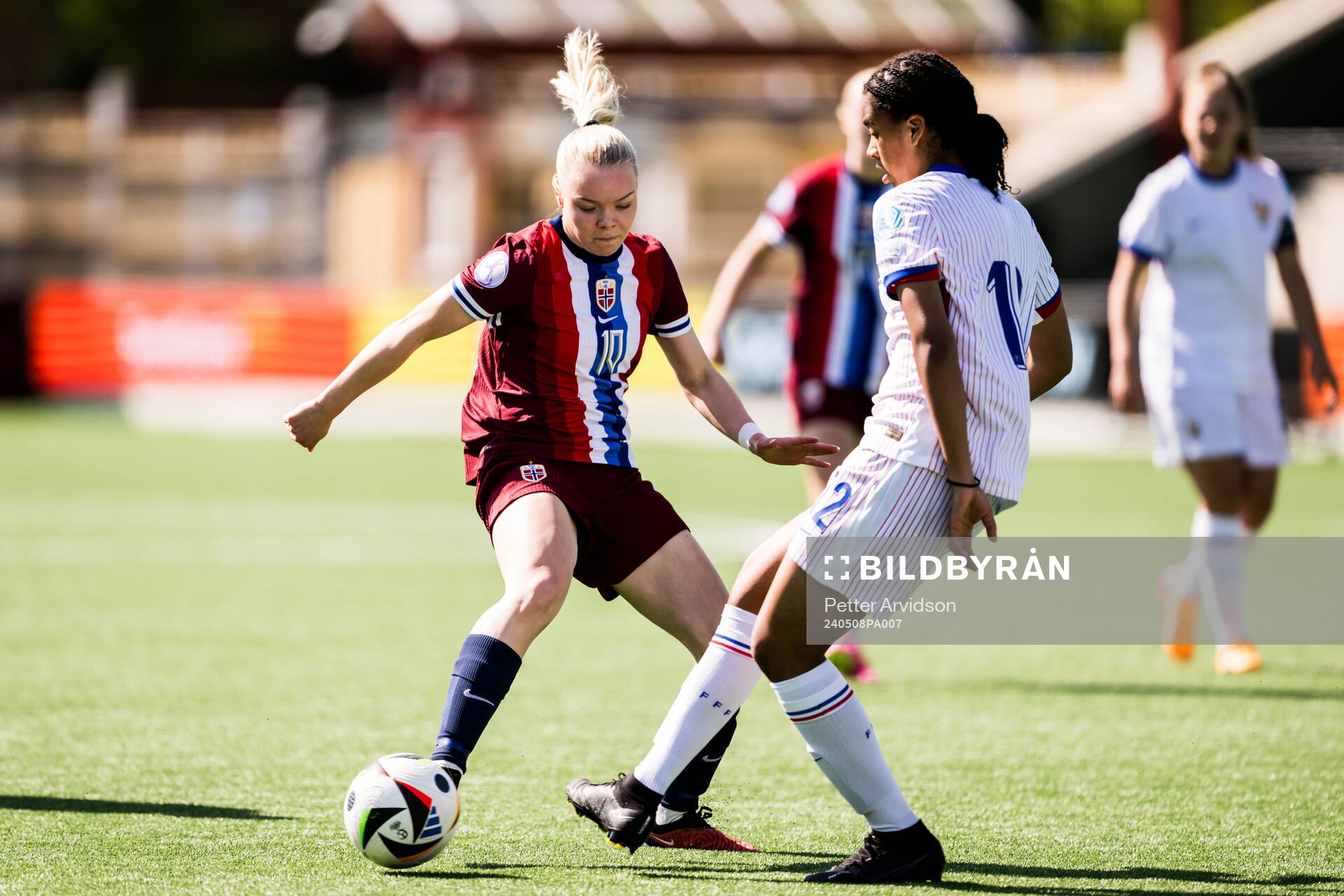 Anny Kerim-Lindland of Norway and Médina Belaid of France