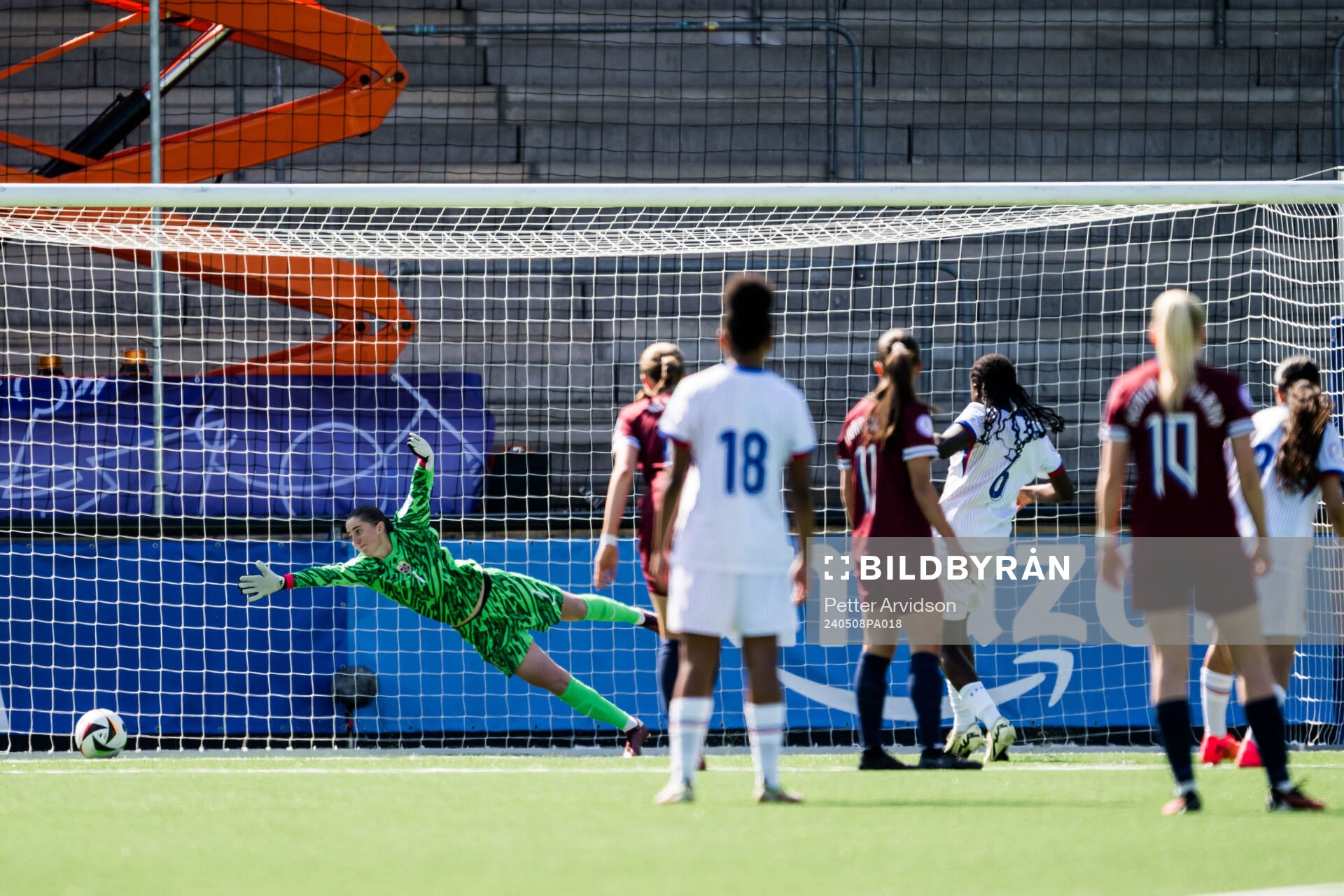 Goalkeeper Hanna Krog of Norway and Anais Ebayilin of France during the UEFA European Women’s Under-17 Championship match between Norway and France on May 8, 2024 in Malmö.