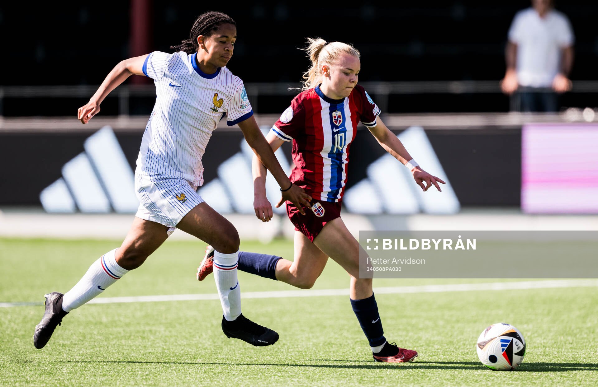 Médina Belaid of France and Anny Kerim-Lindland of Norway