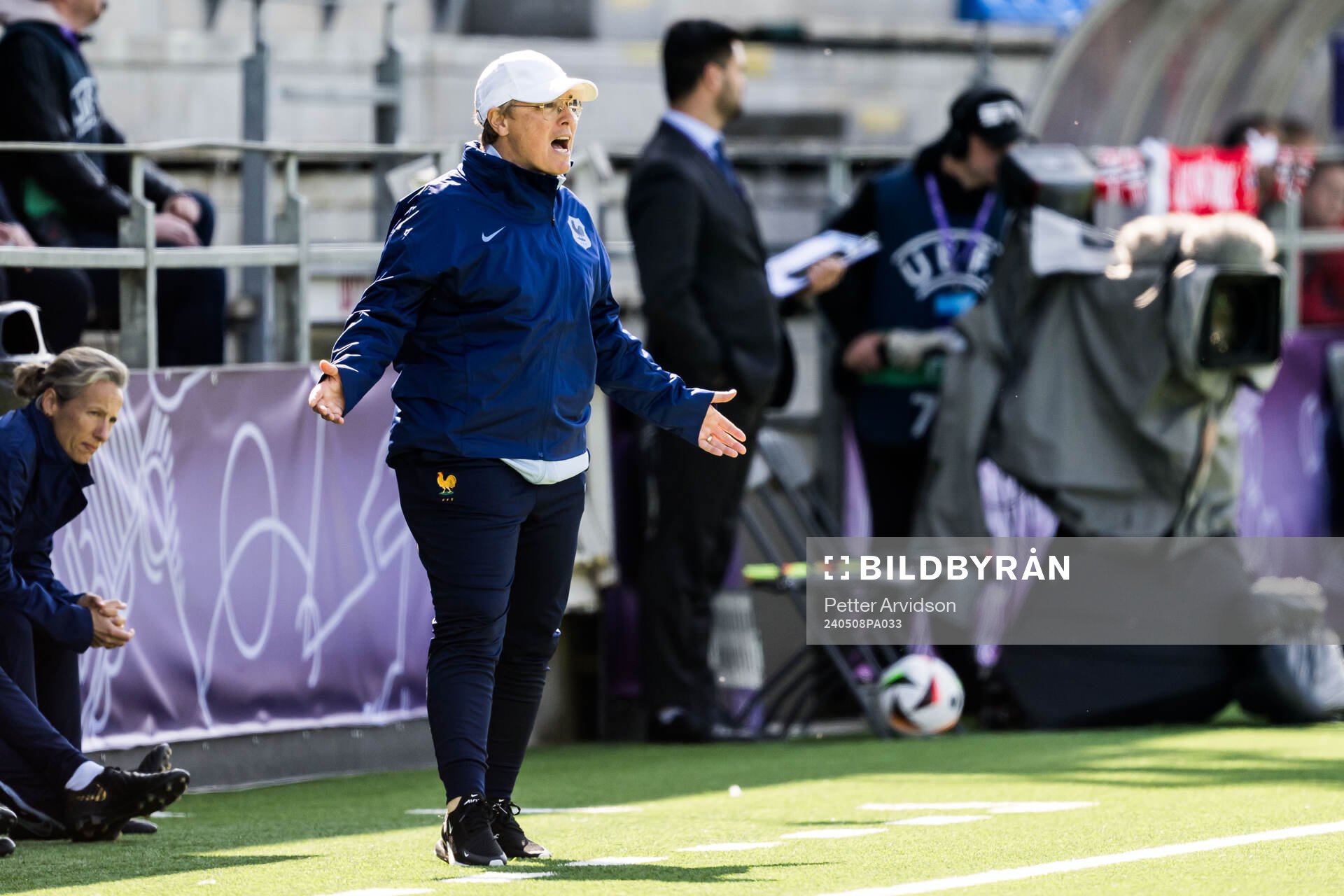 Head coach Cécile Locatell of France