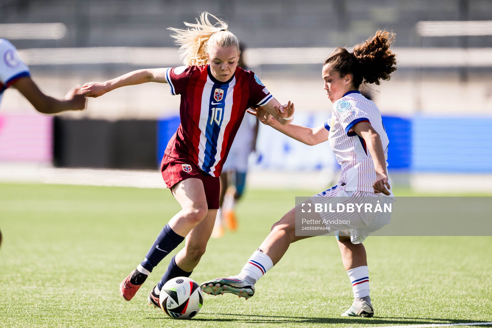 Anny Kerim-Lindland of Norway and Maelle Richelandet of