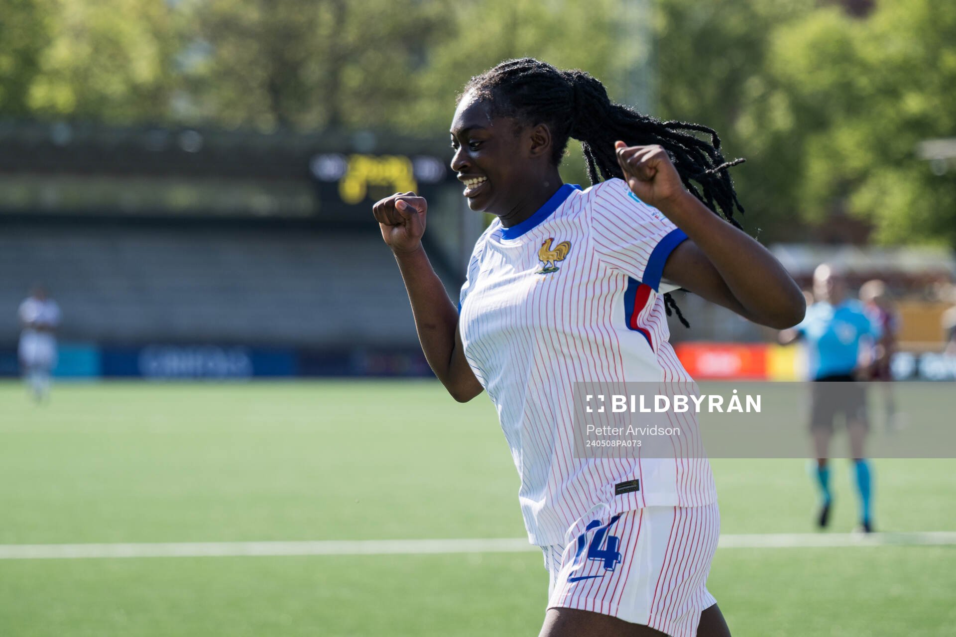 Rachael Abedini of France celebrates