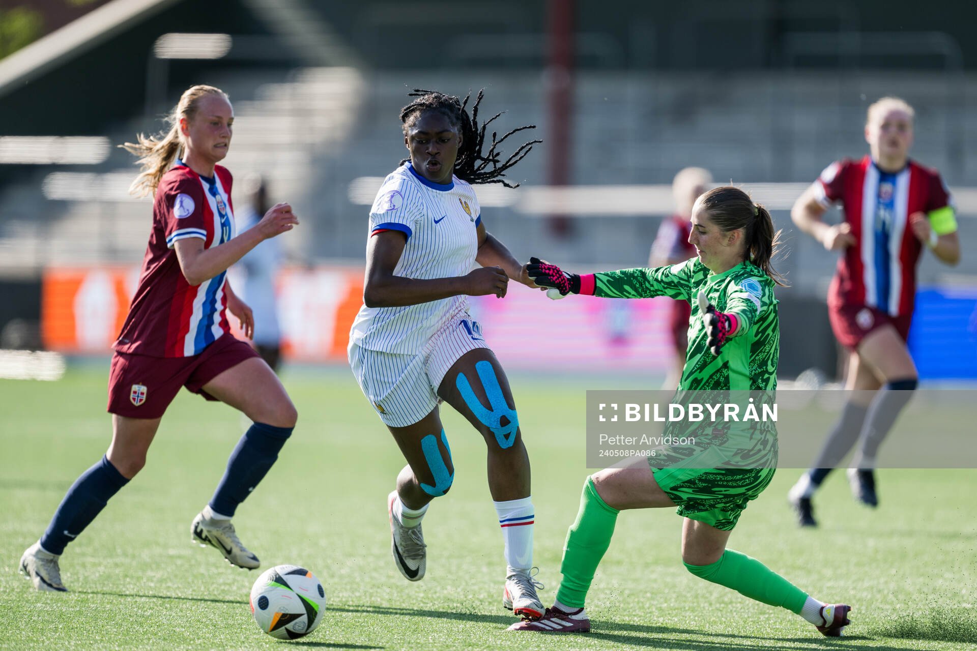 Rachael Abedini of France and Hanna Krog of Norway during the UEFA European Women’s Under-17 Championship match between Norway and France on May 8, 2024 in Malmö.