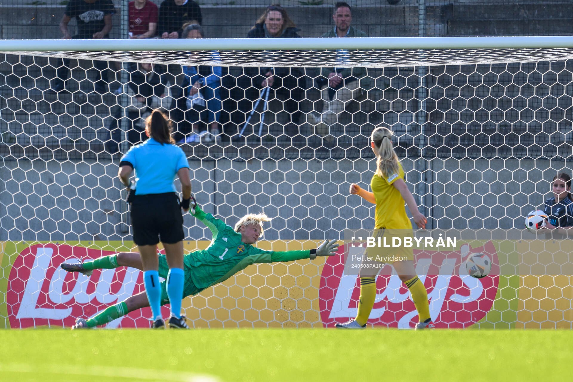 goalkeeper Saga Andersson of Sweden lets in 0-1