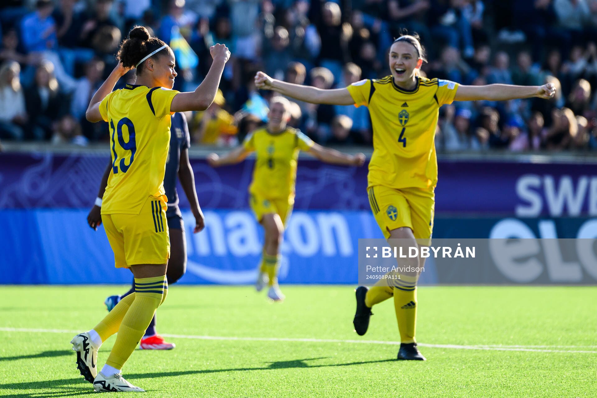 Felicia Schröder of Sweden celebrates