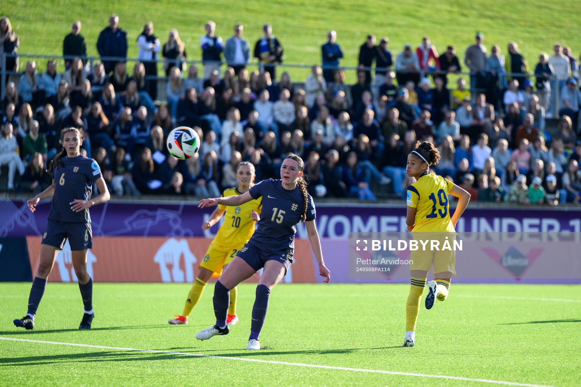 Felicia Schröder of Sweden scores 1-1