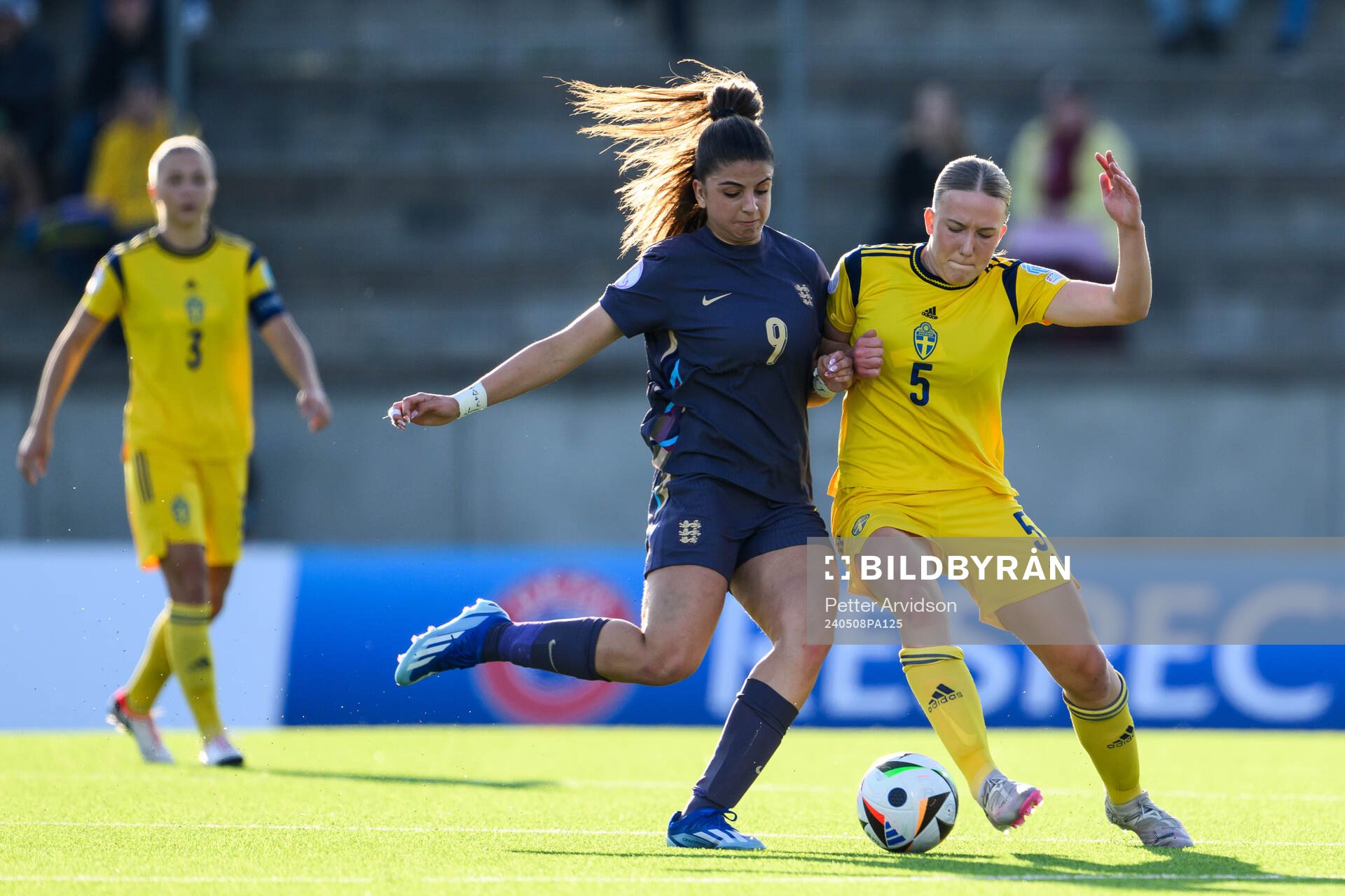 Isabella Fisher of England and Thindra Mattsson of Sweden