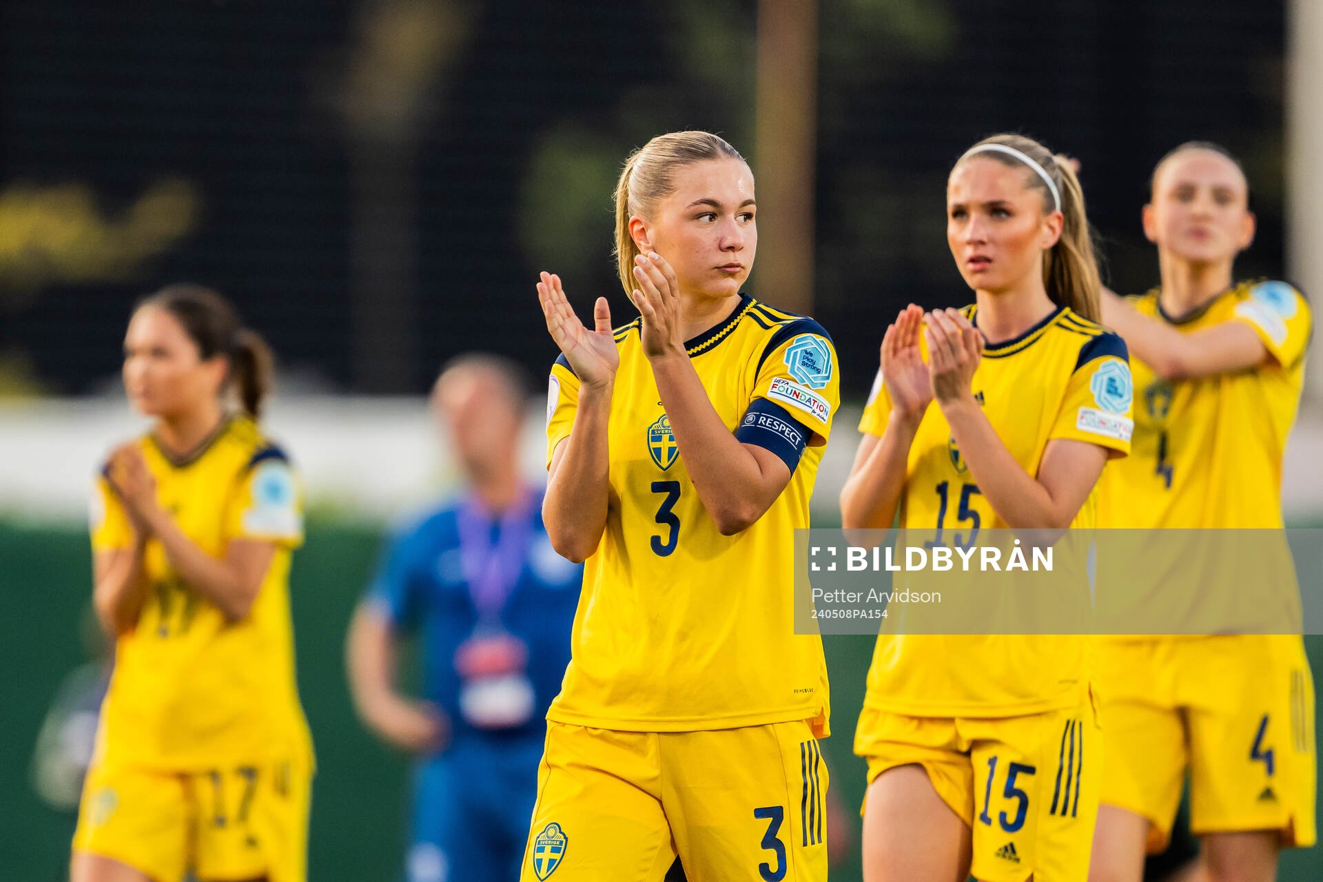 Alice Broman and Carmen Cernjul of Sweden looks dejected