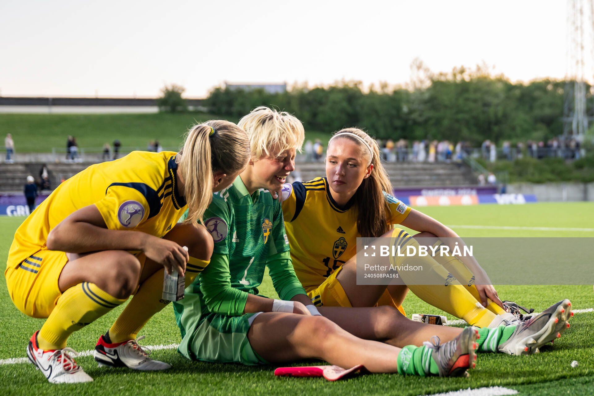 Alice Broman, goalkeeper Saga Andersson and Carmen Cernjul