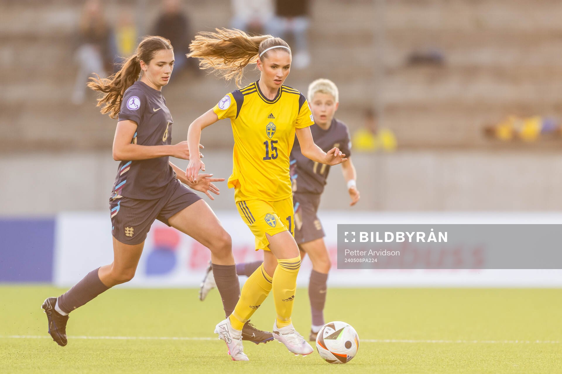 Carmen Cernjul of Sweden and Cecily Wellesley-Smith of