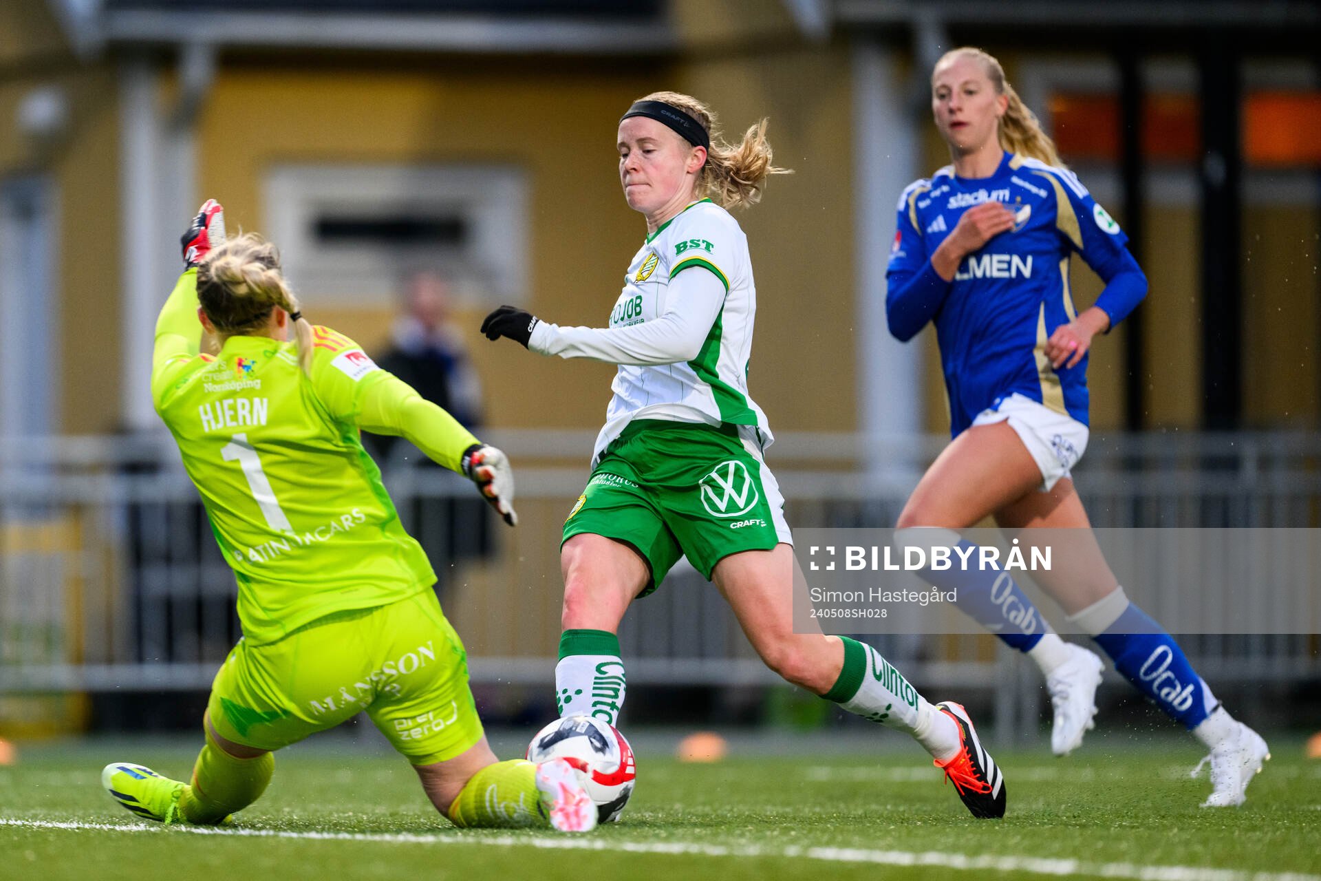 Hammarbys Julie Blakstad och IFK Norrköpings Sofia Hjern