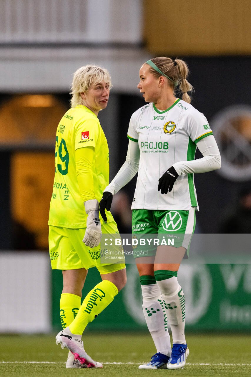 Hammarbys målvakt Moa Edrud och Eva Nyström
