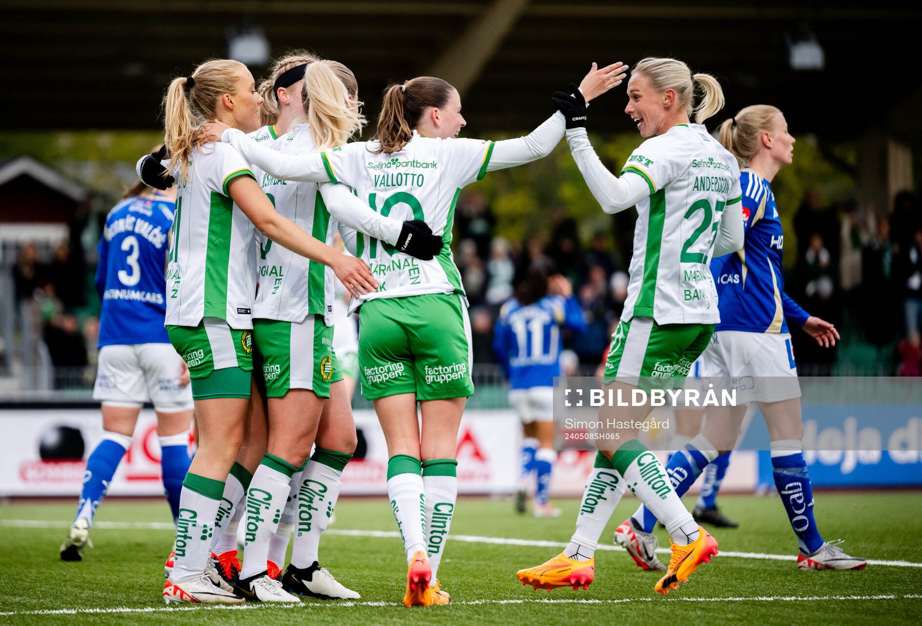 Hammarbys Smilla Vallotto och Jonna Andersson jublar