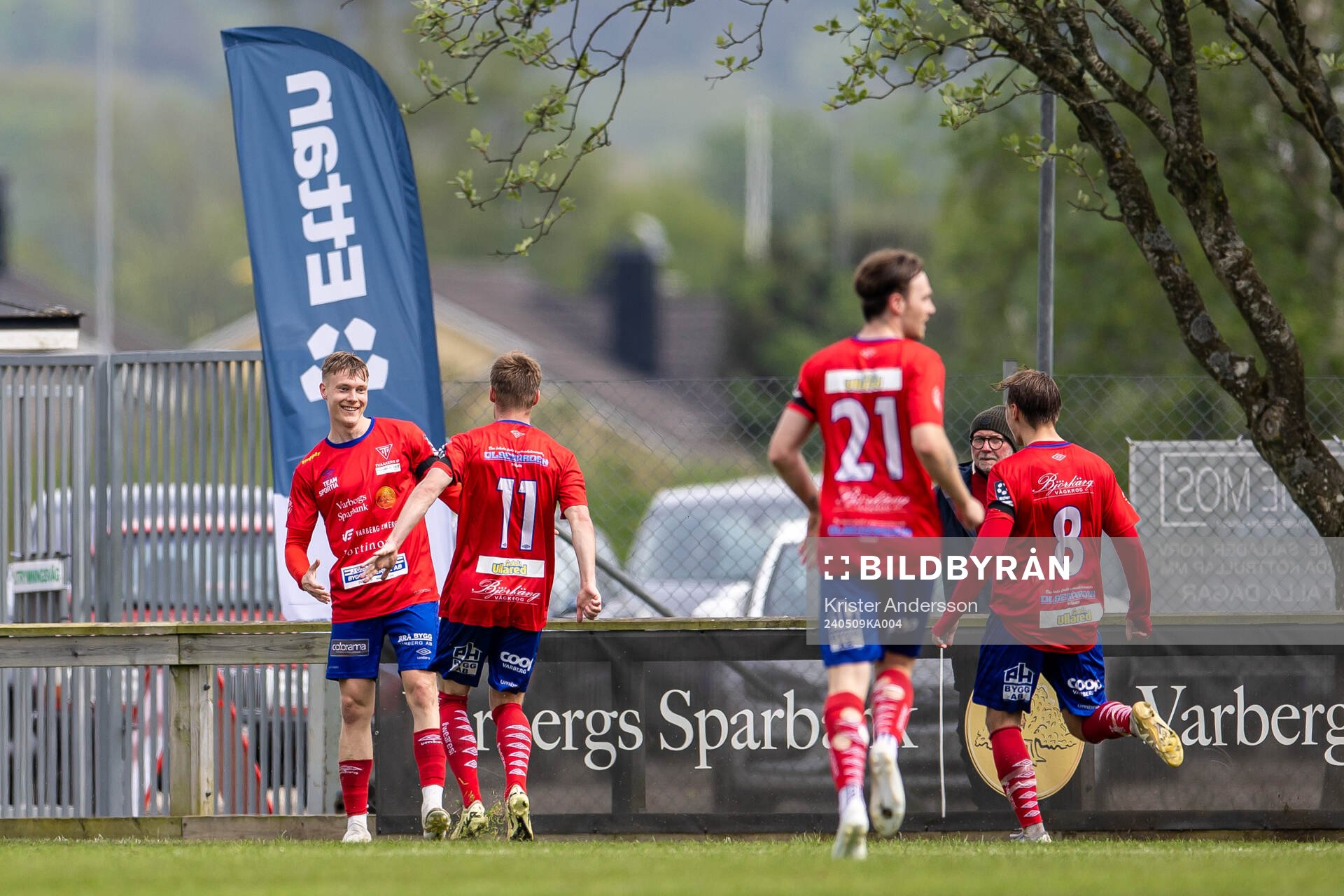 Tvååkers Oliver Brynéus jublar efter 2-0 under fotbollsmatchen i Ettan södra mellan Tvååker och Norrby den 9 maj 2024 i Tvååker. 