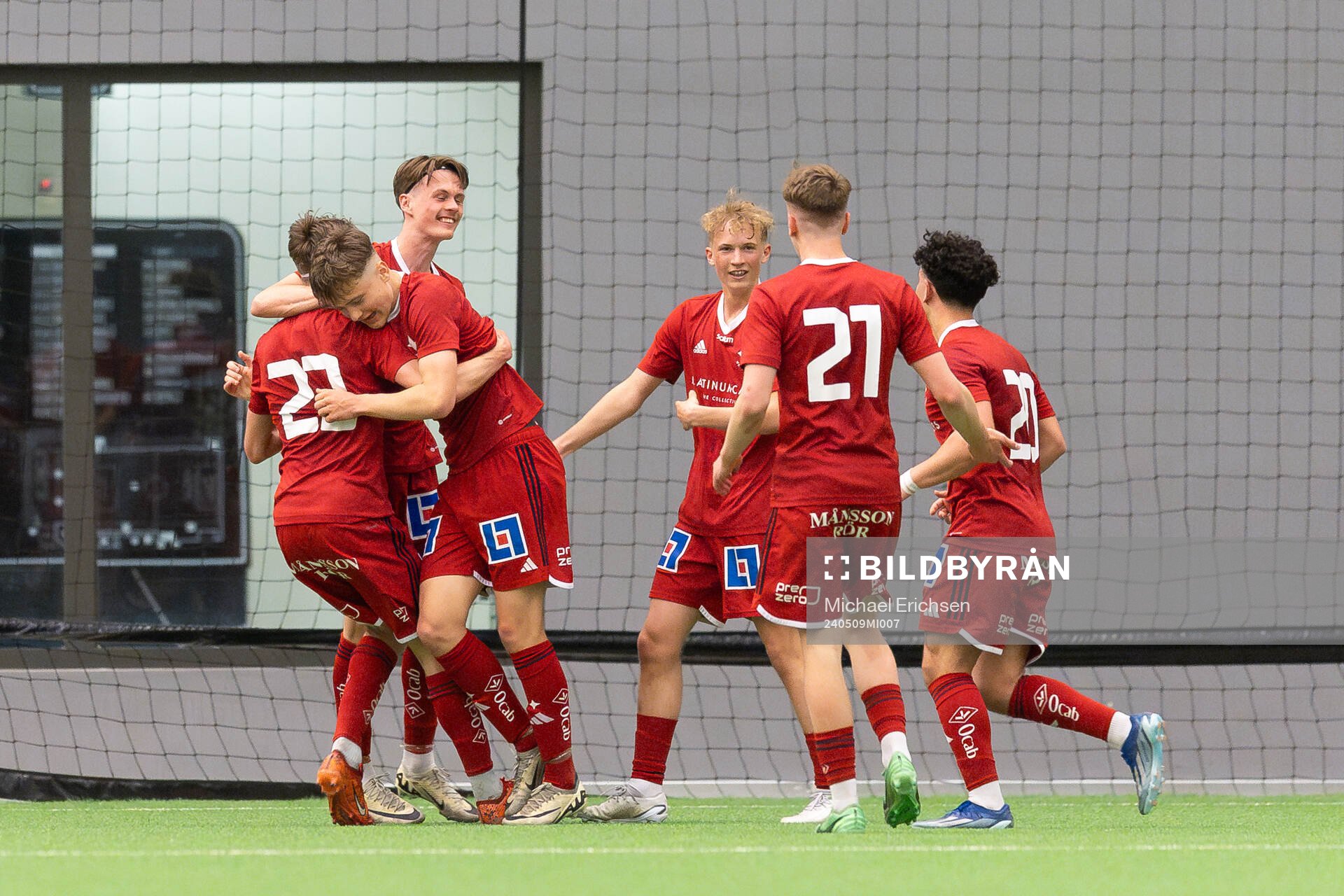 IFK Norrköpings spelare jublar efter 1-1 under finalen i ligacupen för P17 mellan IFK Göteborg och IFL Norrköping den 9 maj 2024 i Prioritet Serneke Arena.