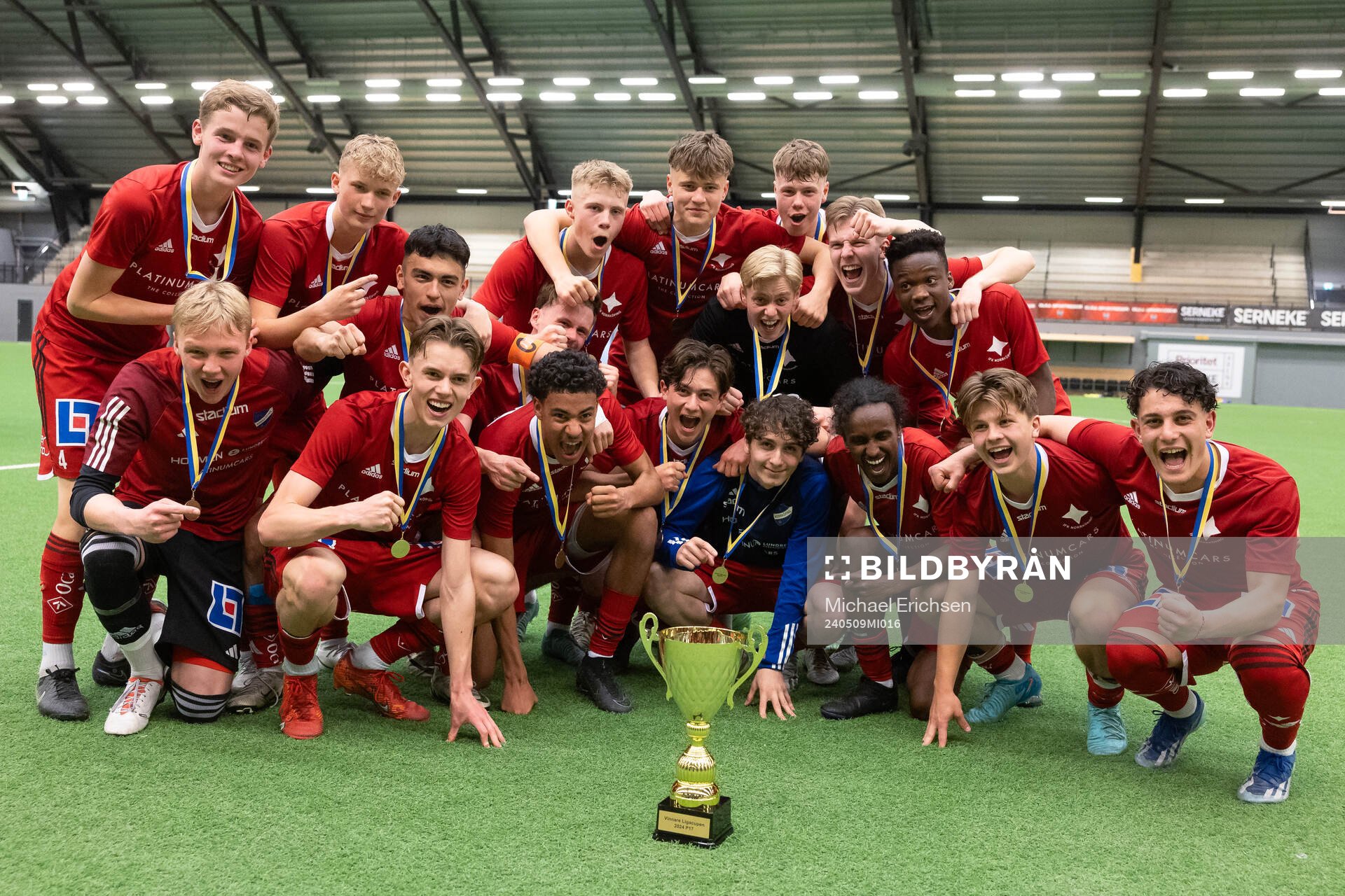 IFK Norrköpings spelare jublar efter finalen i ligacupen för P17 mellan IFK Göteborg och IFL Norrköping den 9 maj 2024 i Prioritet Serneke Arena.