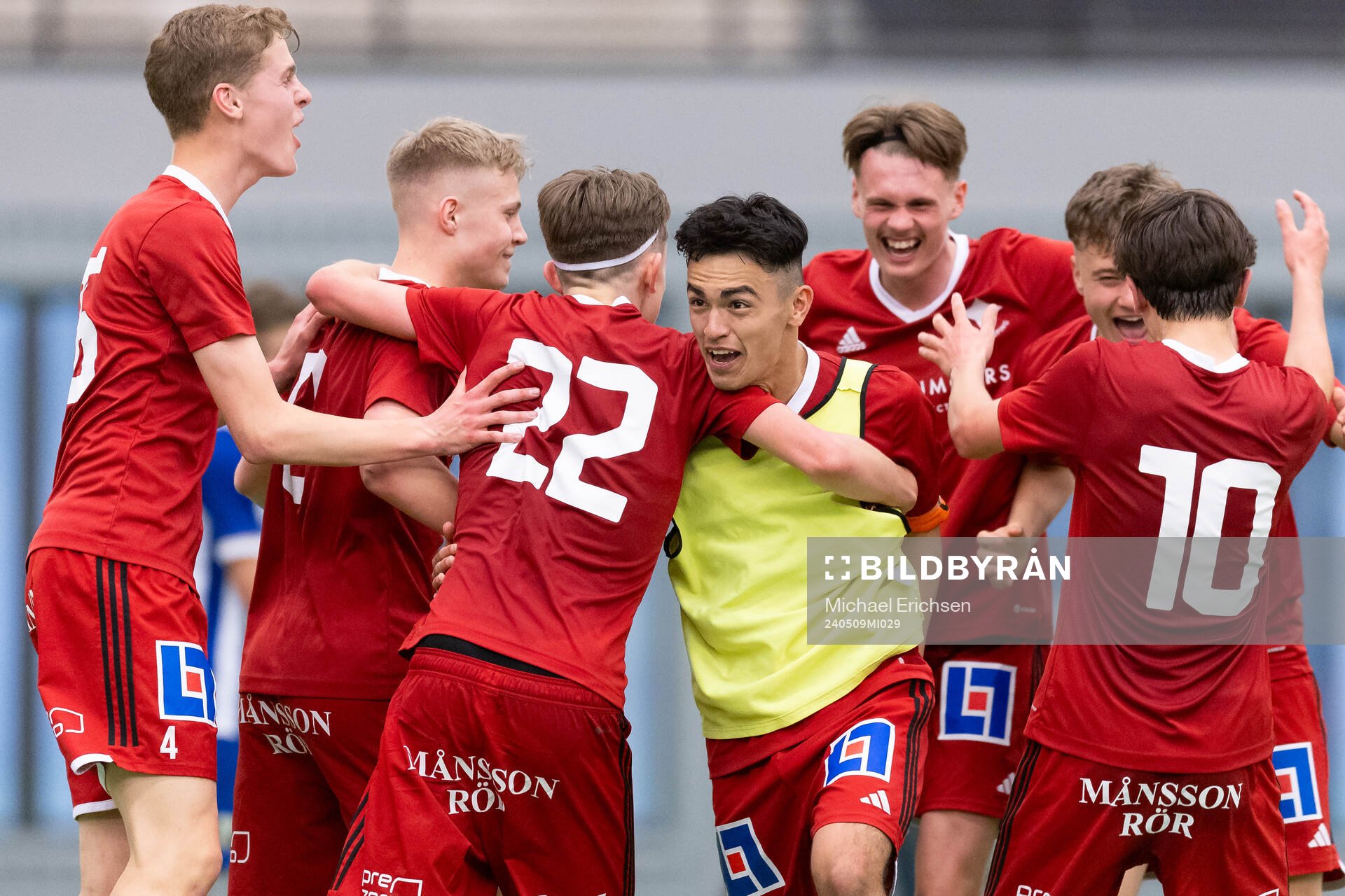 IFK Norrköpings spelare jublar under finalen i ligacupen för P17 mellan IFK Göteborg och IFL Norrköping den 9 maj 2024 i Prioritet Serneke Arena.