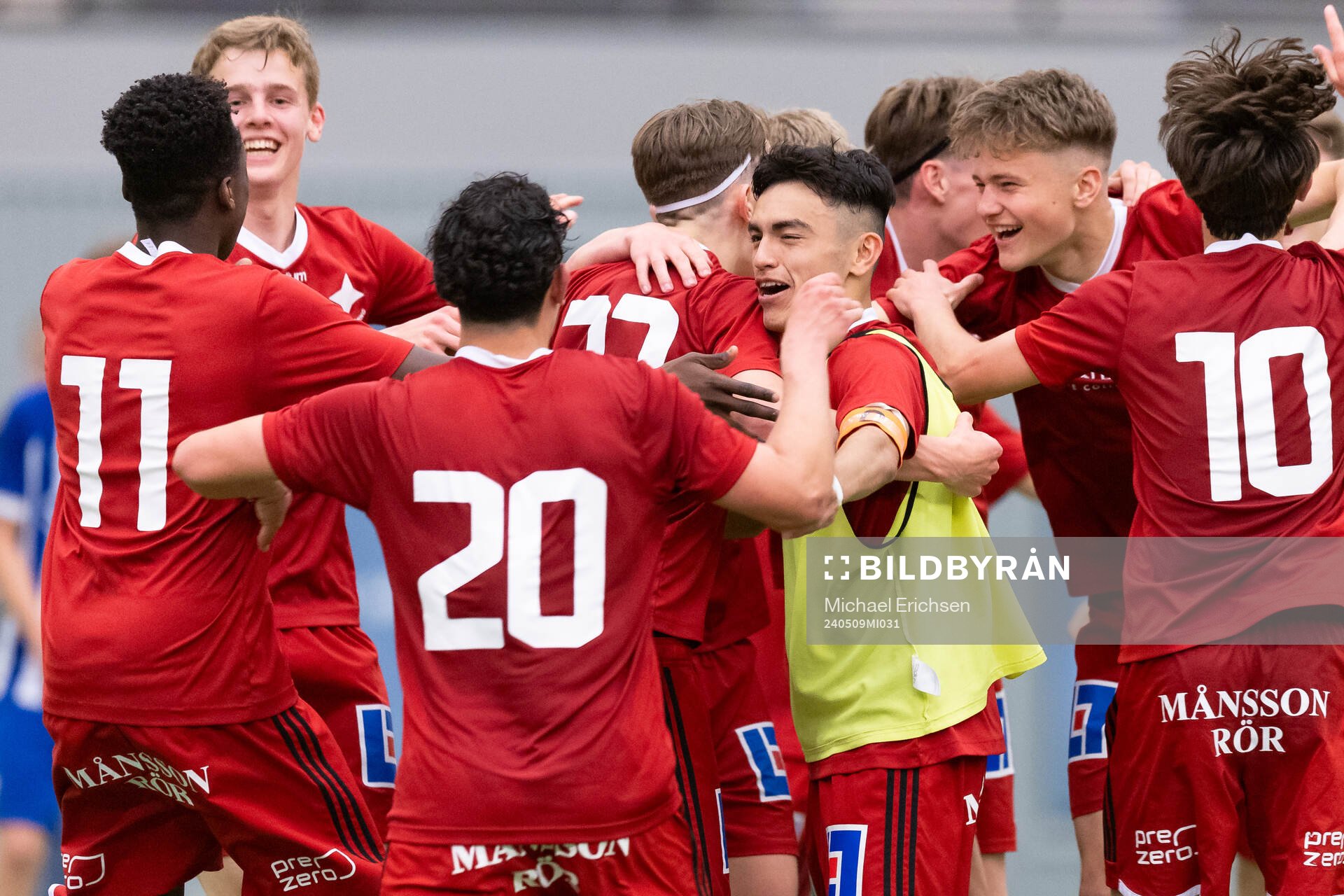 IFK Norrköpings spelare jublar under finalen i ligacupen för P17 mellan IFK Göteborg och IFL Norrköping den 9 maj 2024 i Prioritet Serneke Arena.