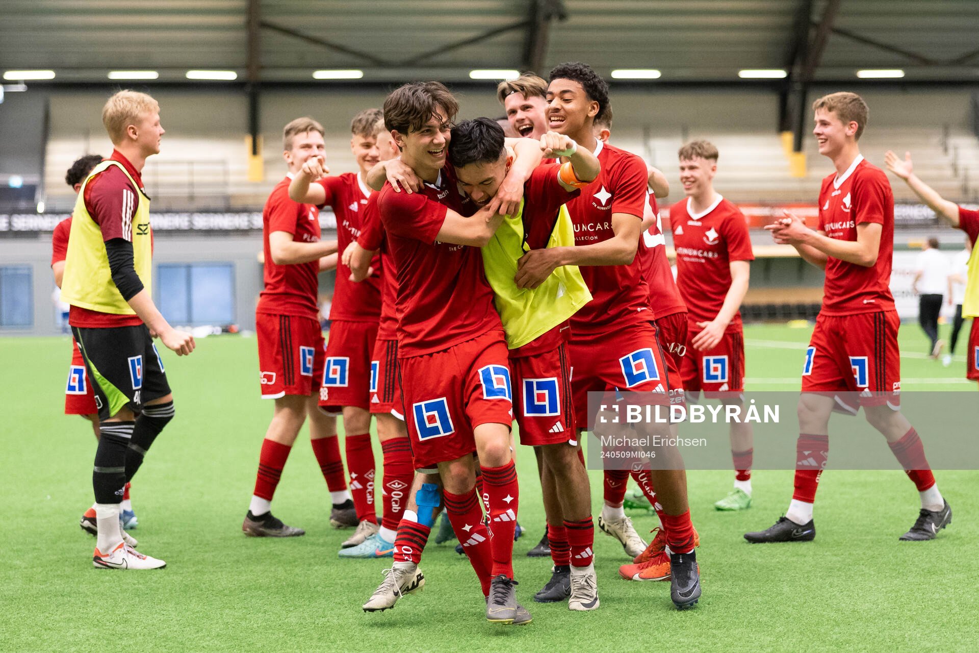IFK Norrköpings spelare jublar efter finalen i ligacupen för P17 mellan IFK Göteborg och IFL Norrköping den 9 maj 2024 i Prioritet Serneke Arena.