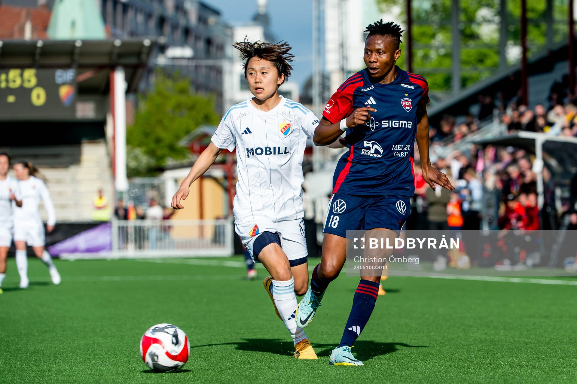 Djurgårdens Shinomi Koyama och FC Rosengårds Halimatu