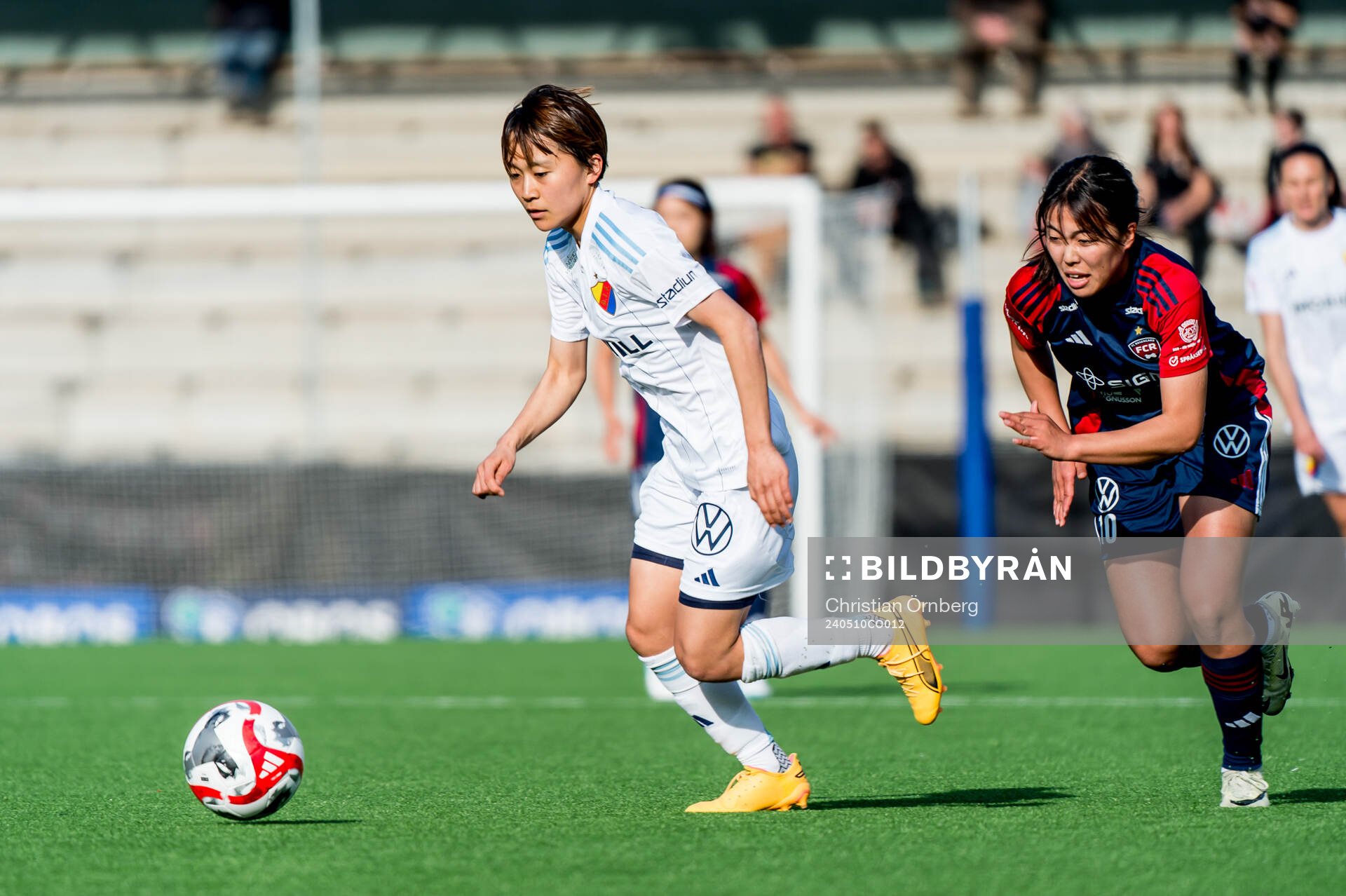 Djurgårdens Shinomi Koyama och FC Rosengårds Momoko
