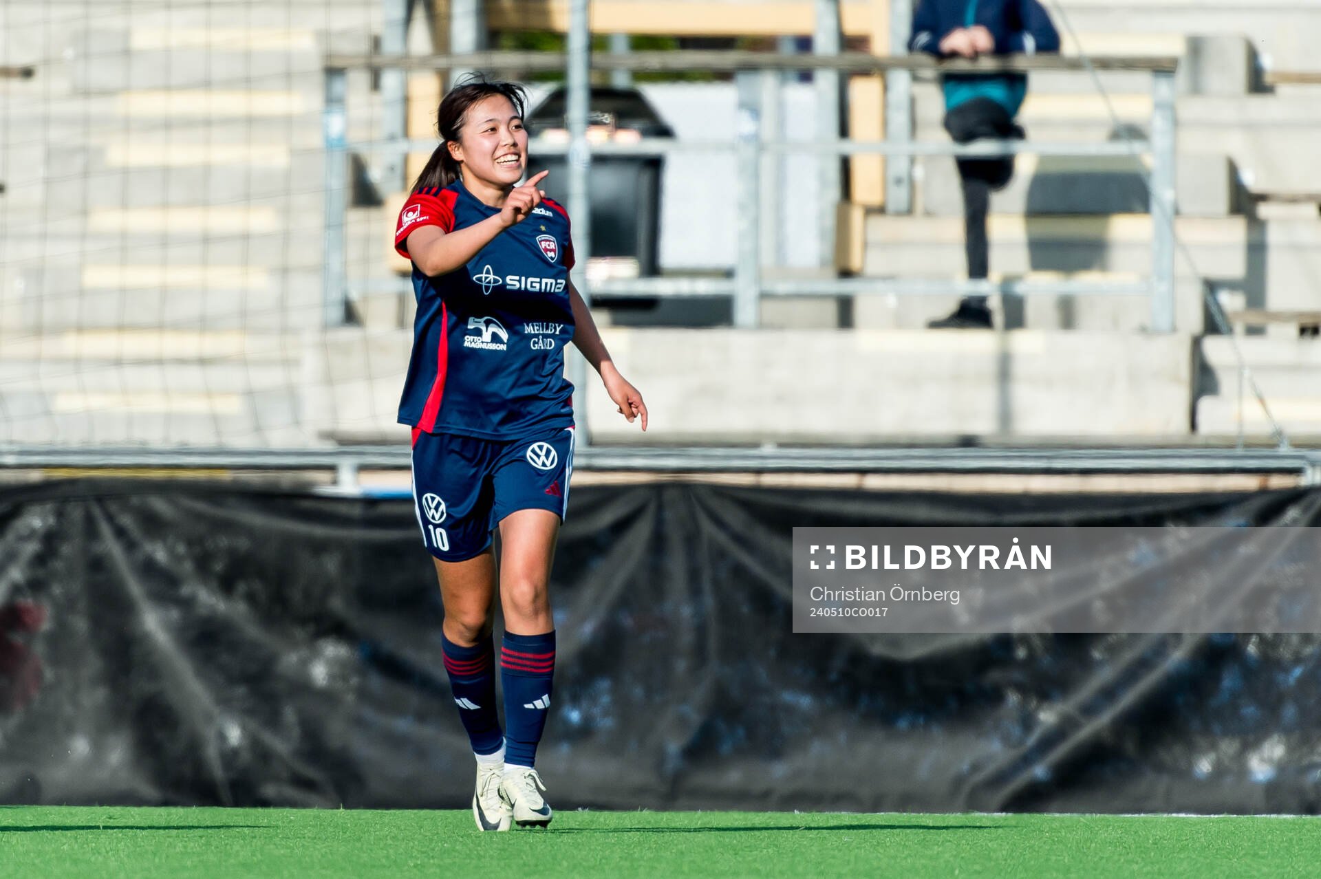 FC Rosengårds Momoko Tanikawa jublar