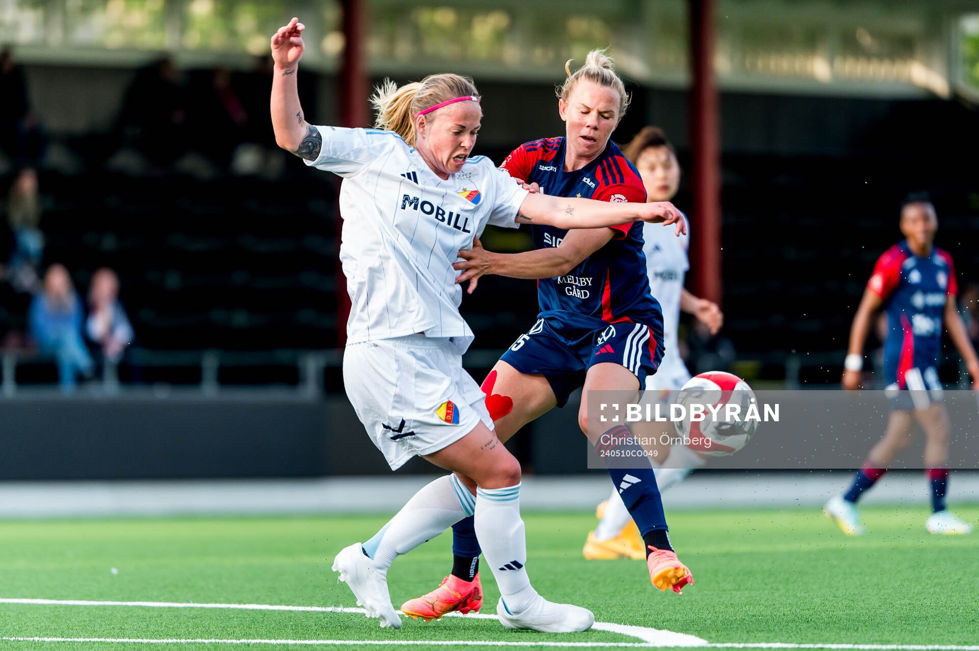 Djurgårdens Therese Åsland och FC Rosengårds Jessica Wik