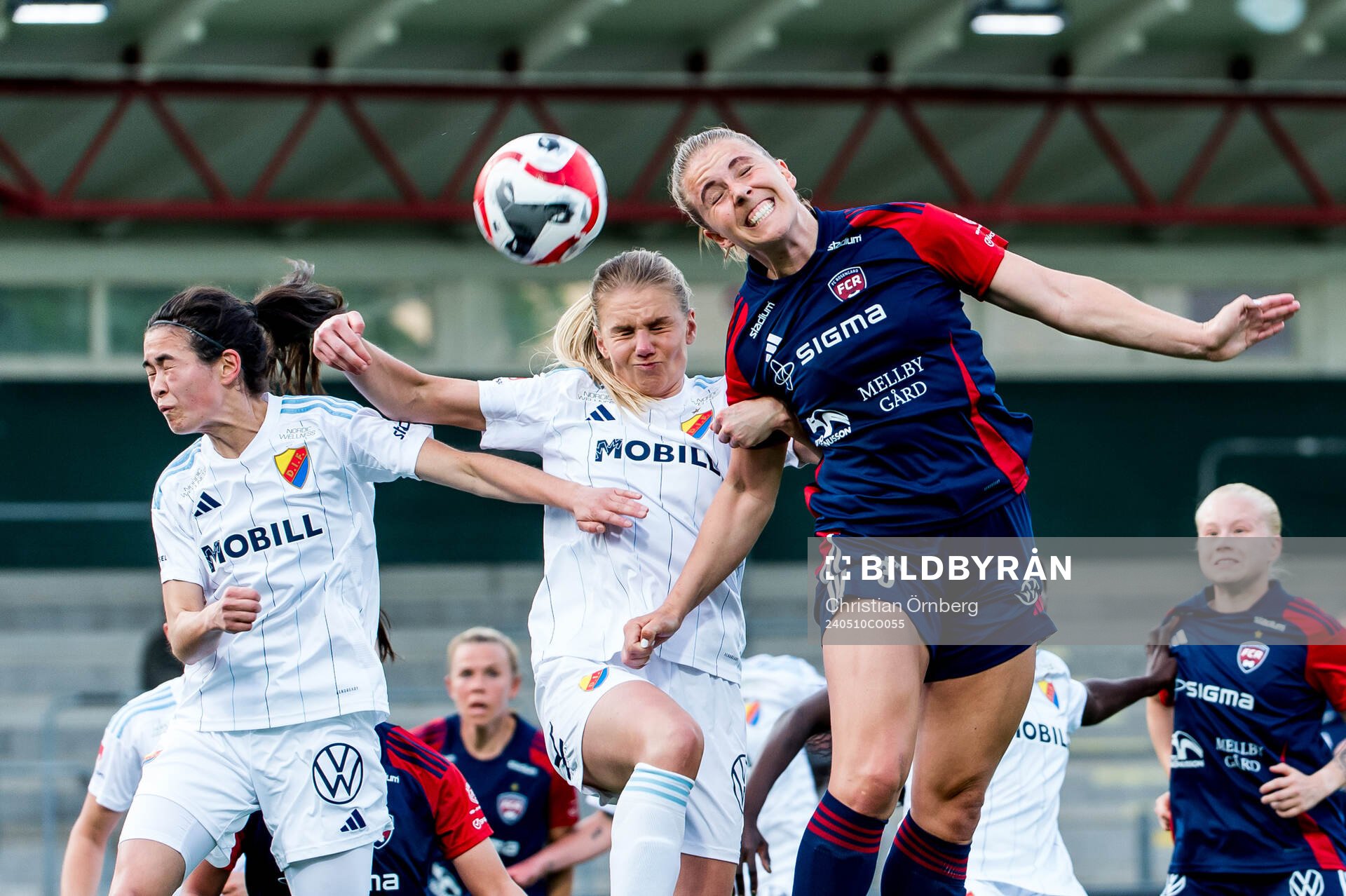FC Rosengårds Gudrun Arnardottir och Djurgårdens Nellie
