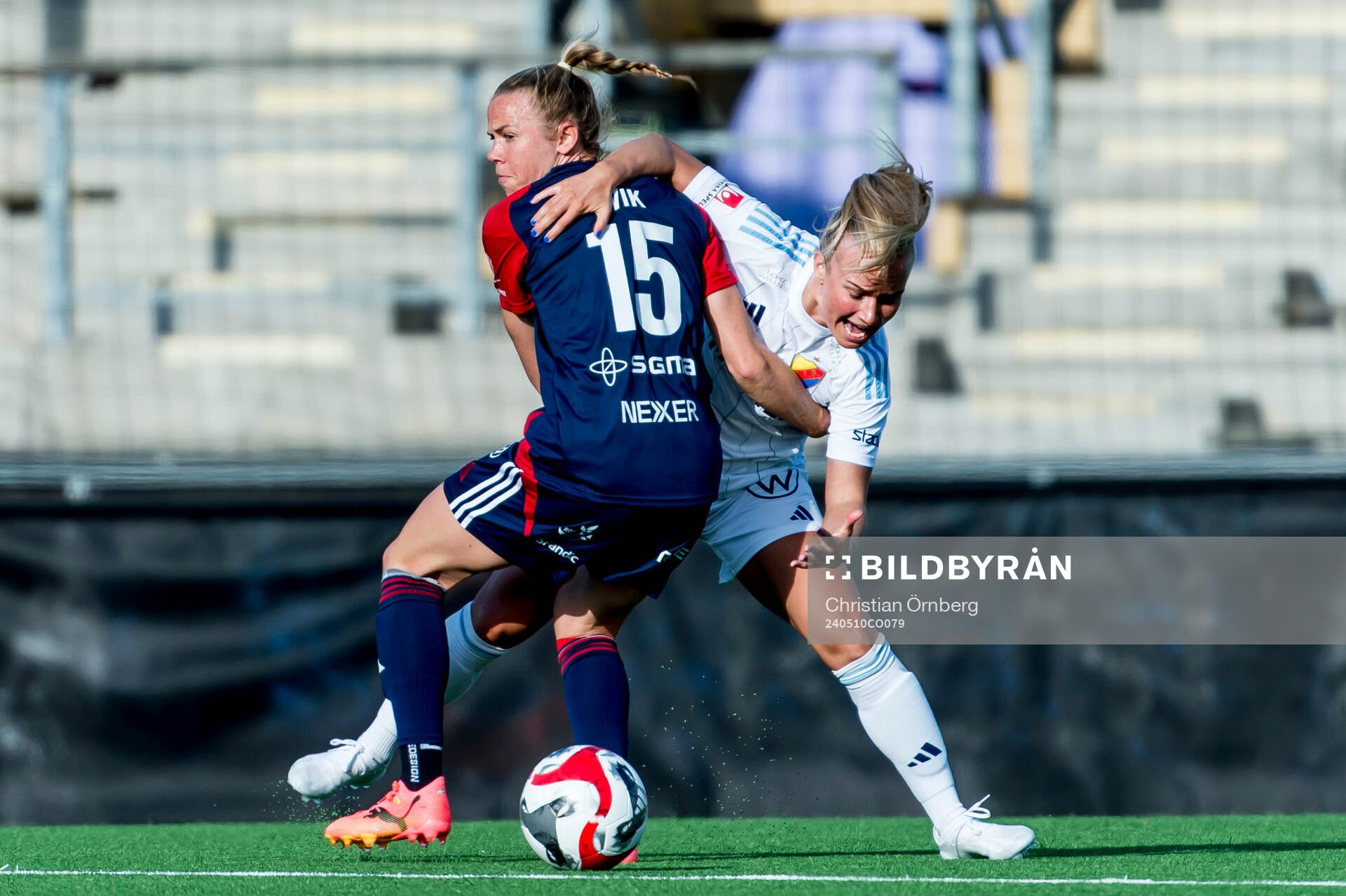 FC Rosengårds Jessica Wik mot Djurgårdens Tove Almqvist