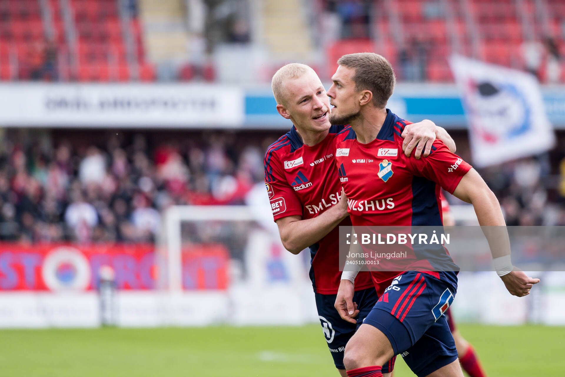 Östers Ivan Kricak och Adam Bergmark Wiberg jublar