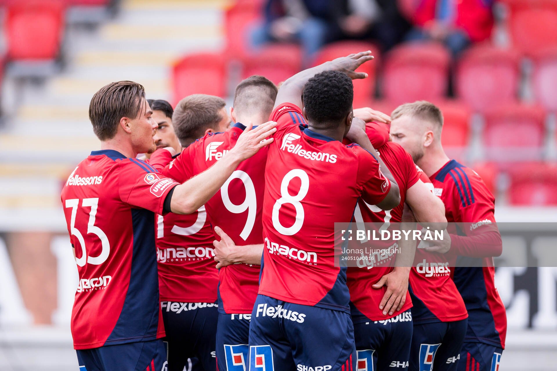 Östers spelare jublar