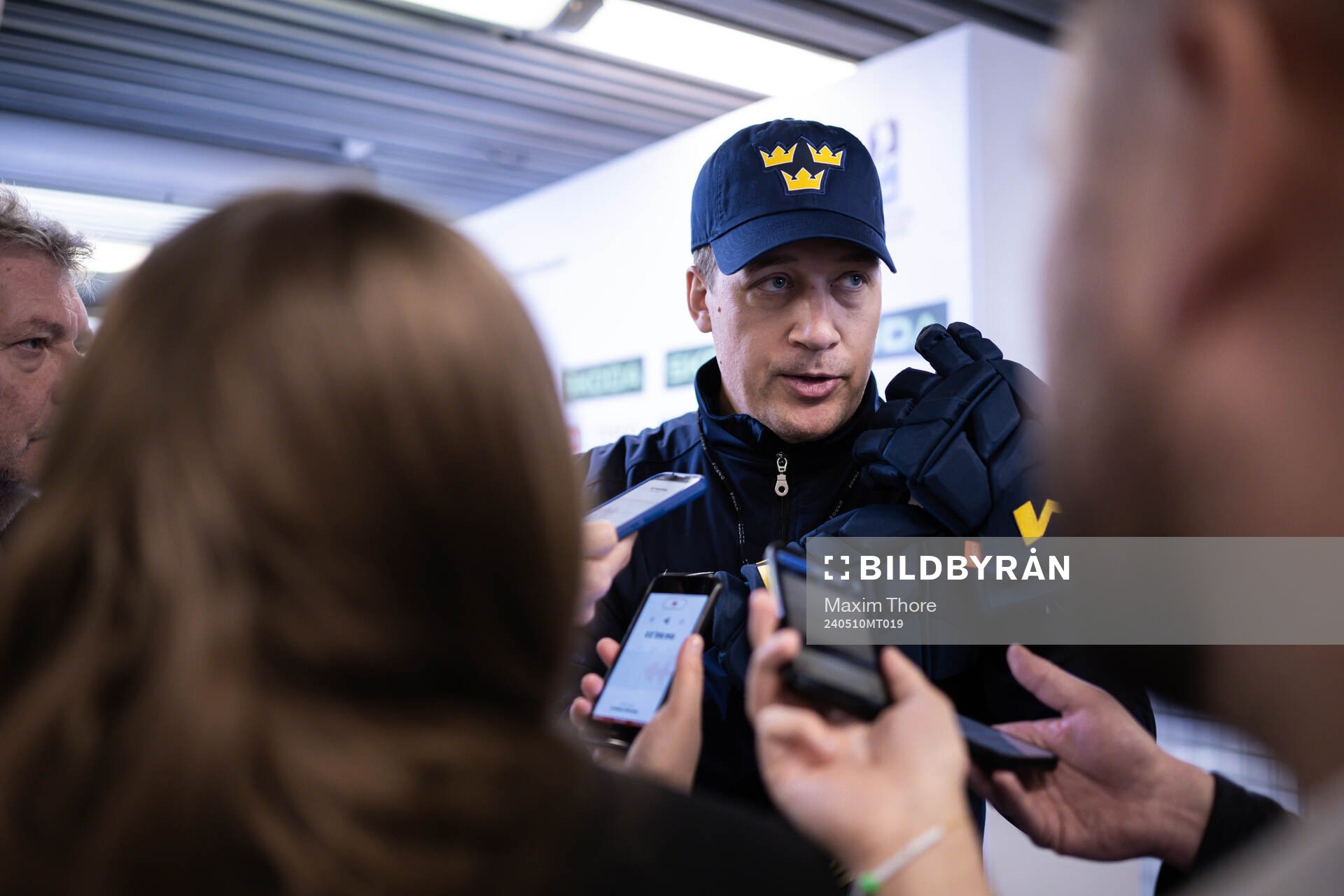 Head coach Sam Hallam of Sweden