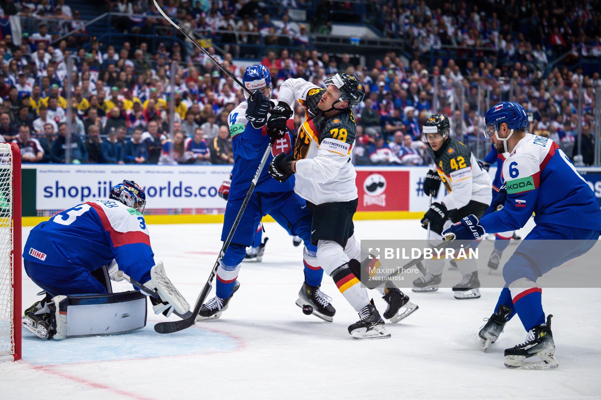 Peter Ceresnak of Slovakia and Nico Sturm of Germany