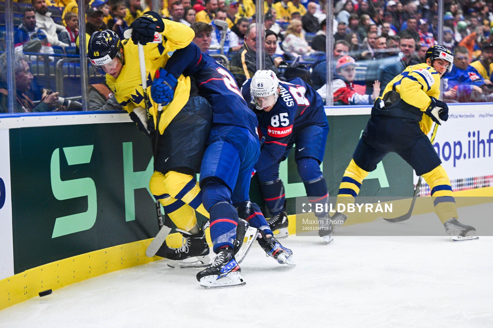 Fabian Zetterlund of Sweden and Jake Sanderson of USA