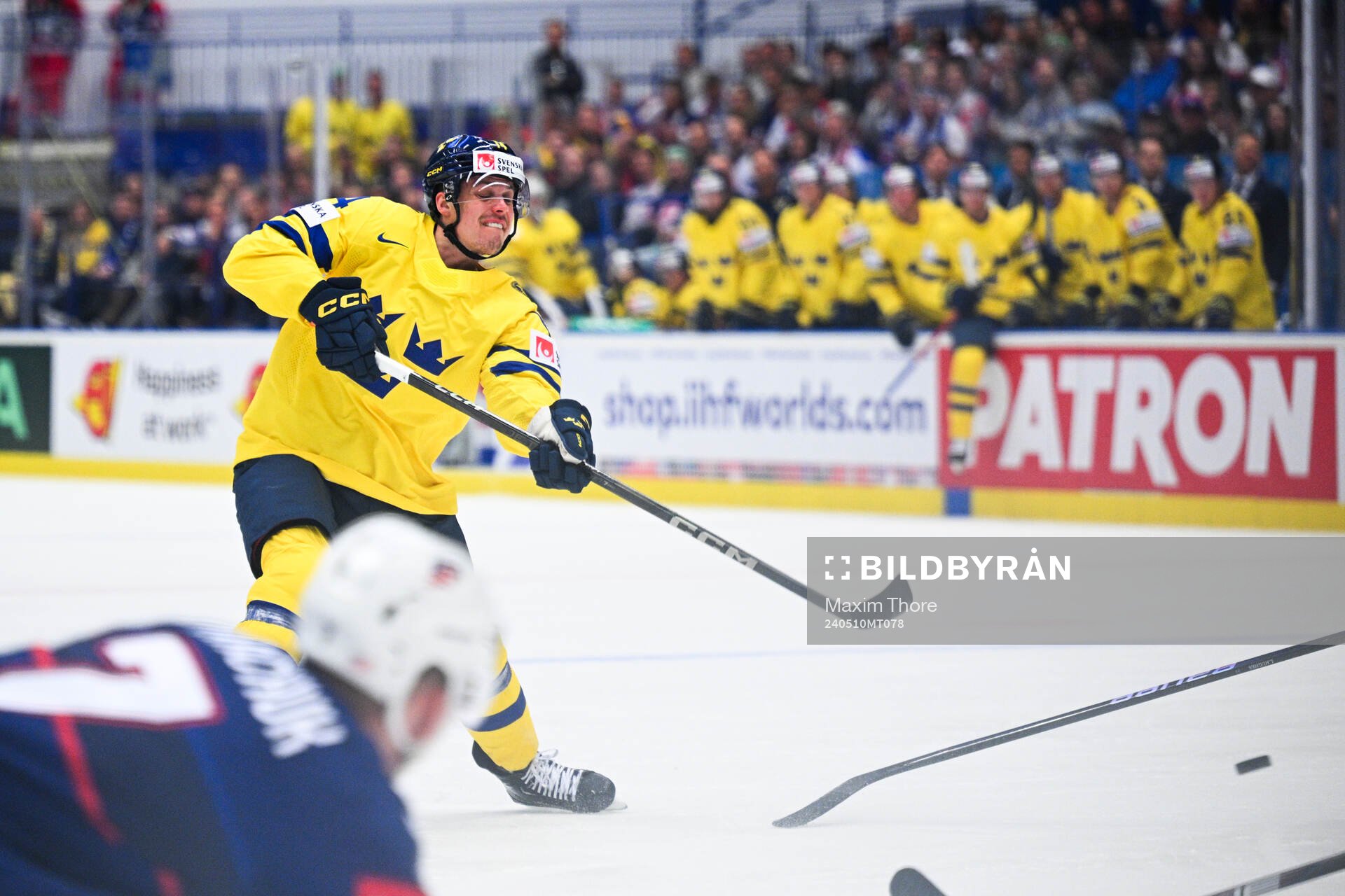 Joel Eriksson Ek of Sweden scores the 1-0 goal