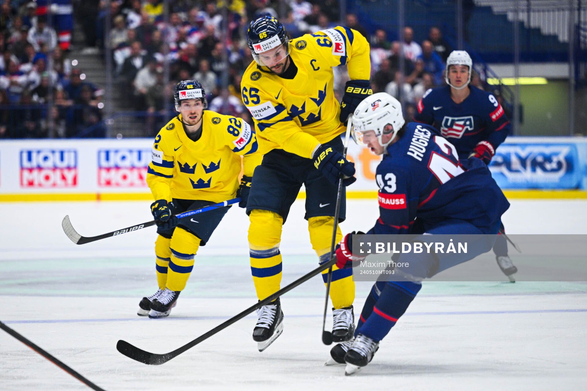 Erik Karlsson of Sweden and Luke Huges of USA