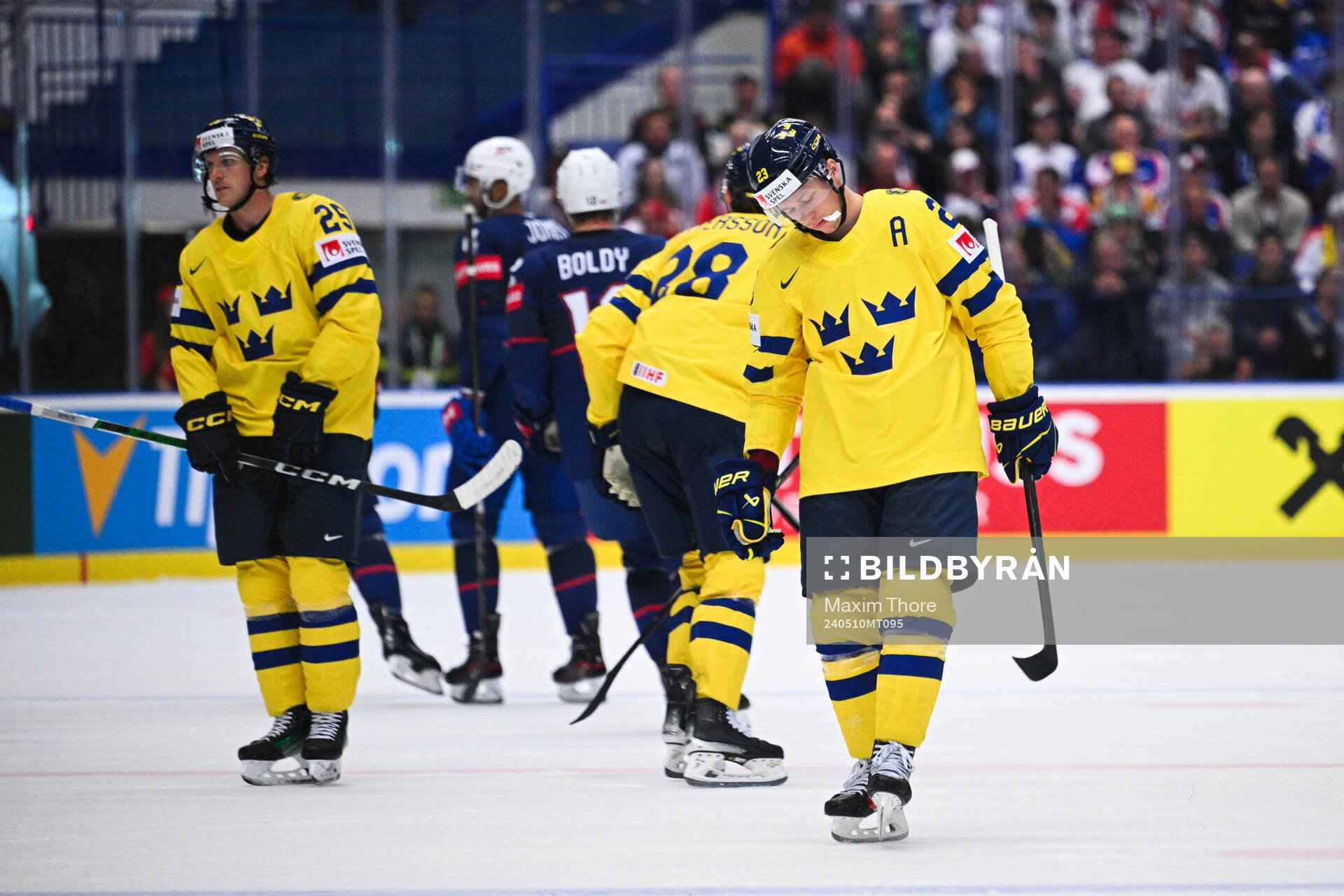Lucas Raymond of Sweden looks dejected