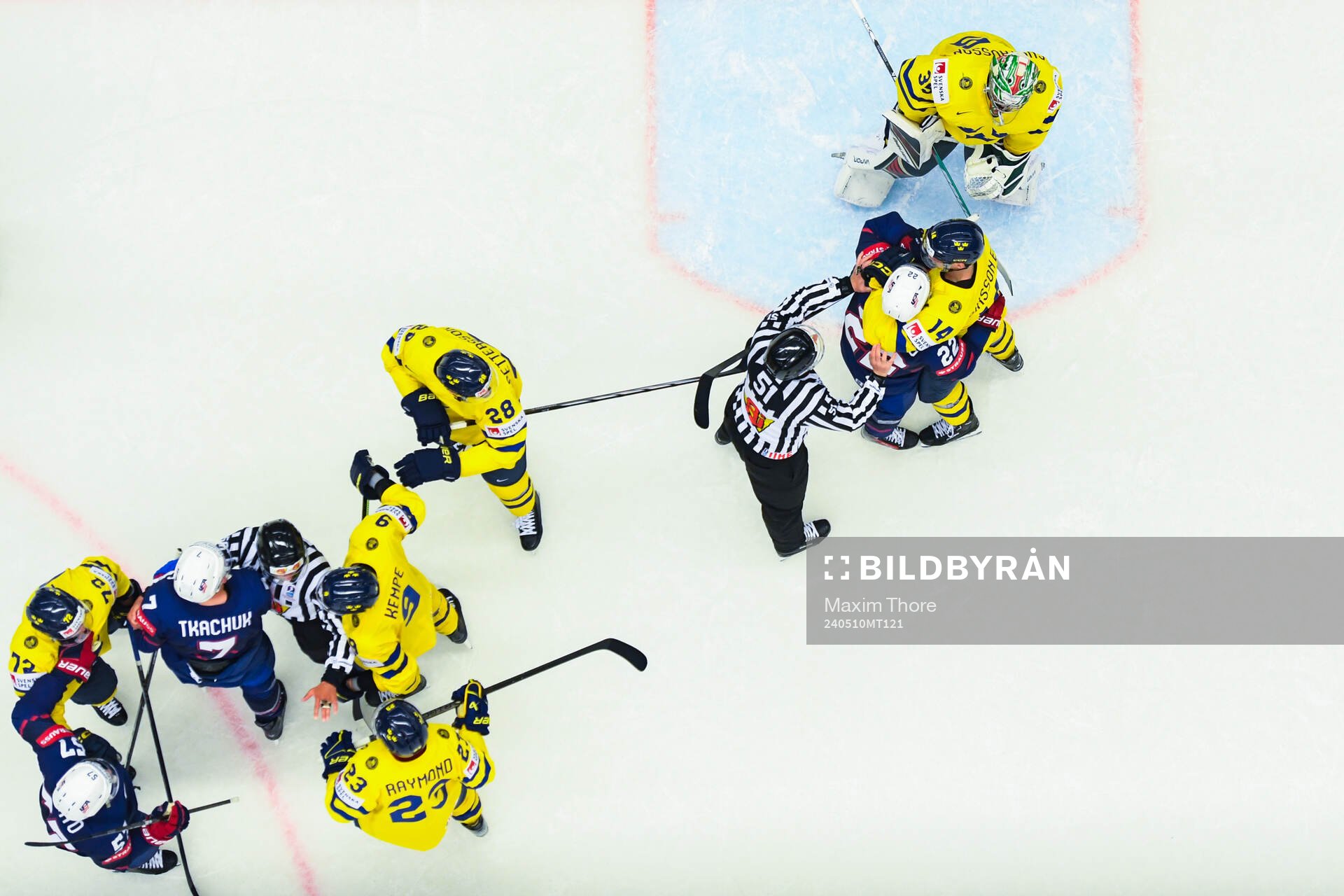 Fight between players of USA and players of Sweden