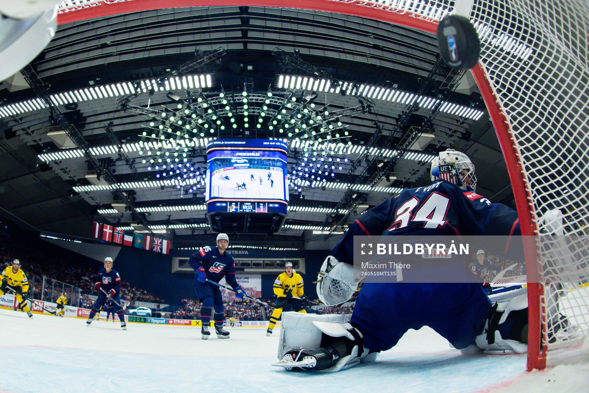 Marcus Johansson of Sweden scores the 3-1 goal behind