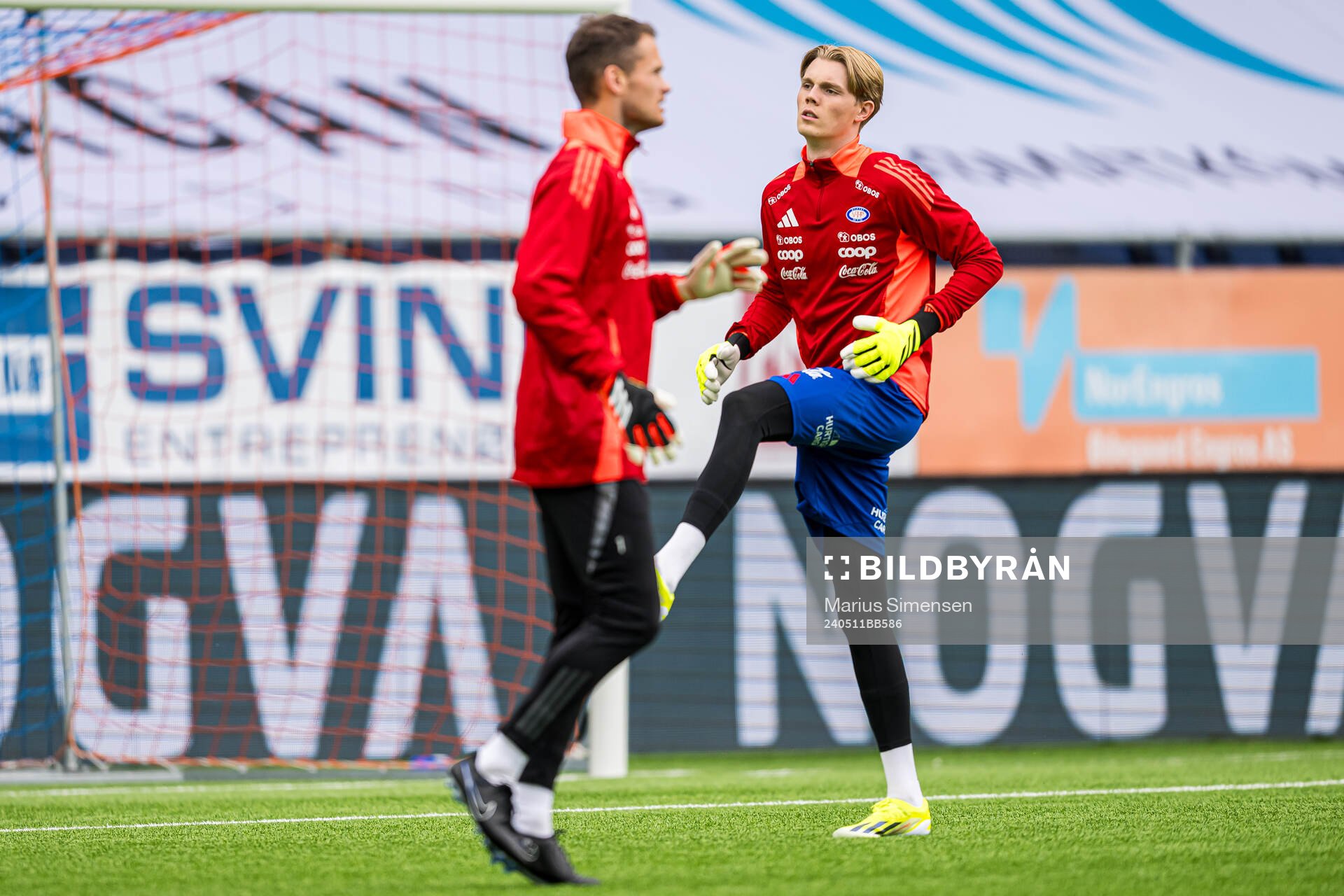 Magnus Sjøeng of Vålerenga warms up