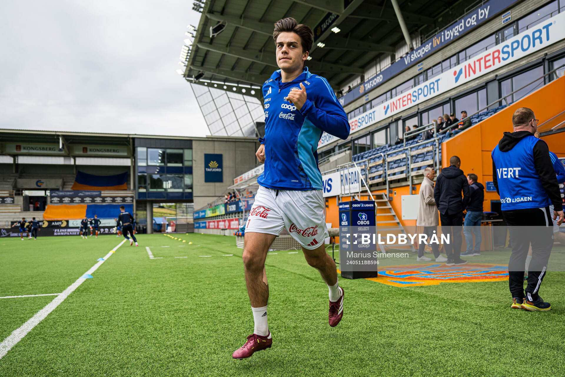 Magnus Riisnæs of Vålerenga warms up