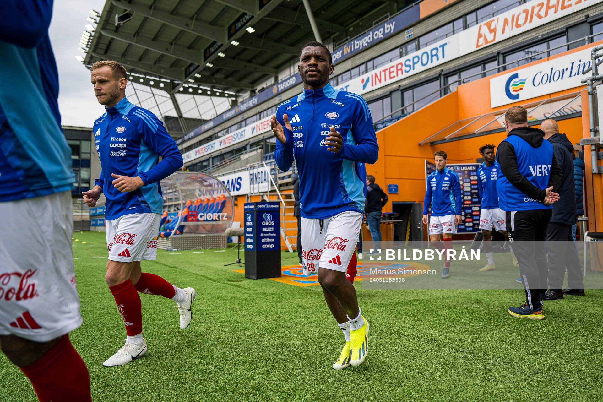 Fidel Brice Ambina of Vålerenga warms up